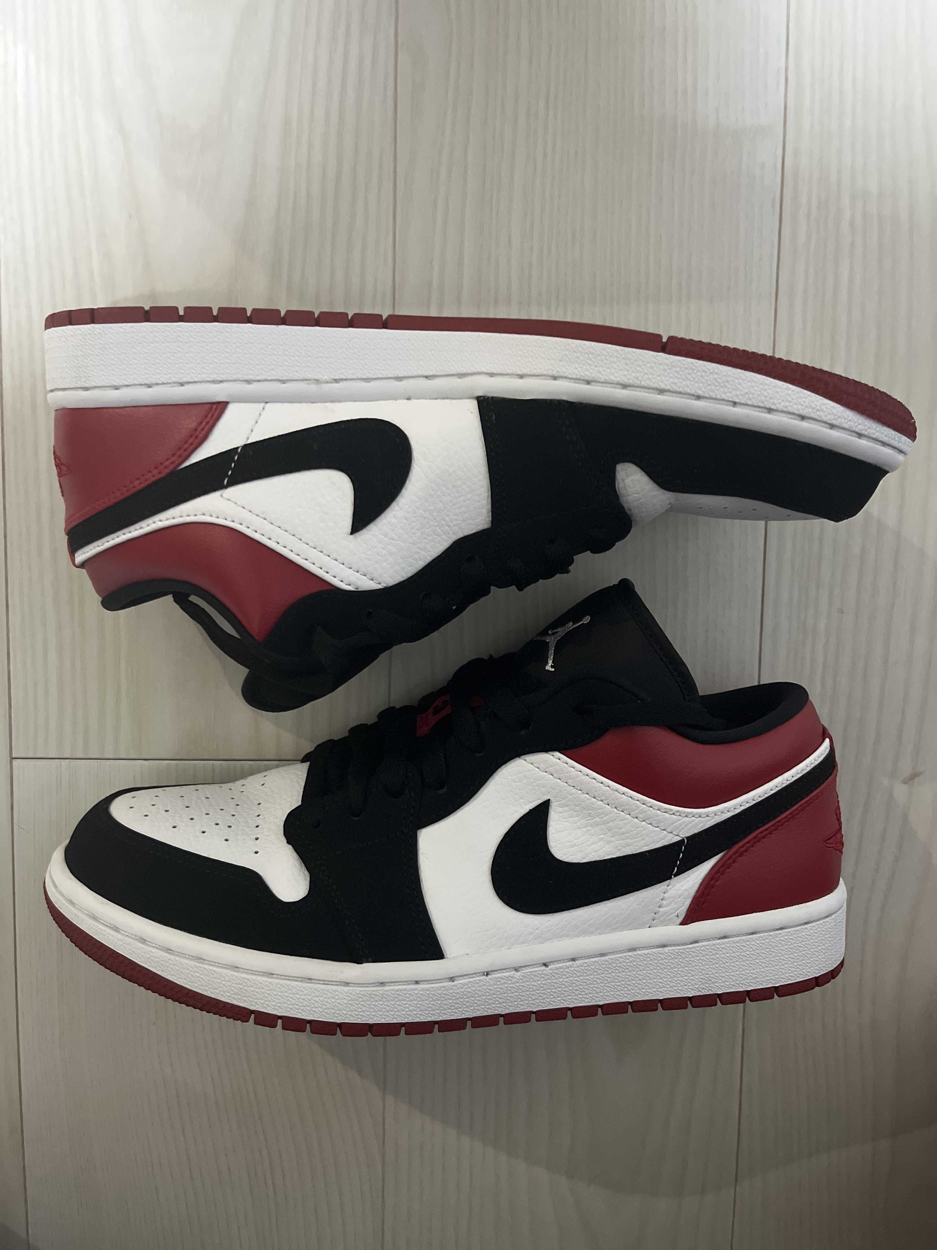 Nike Air Jordan 1 Low "Black Toe"