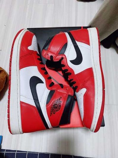 Nike Air Jordan 1 Retro High "Chicago" (2015)