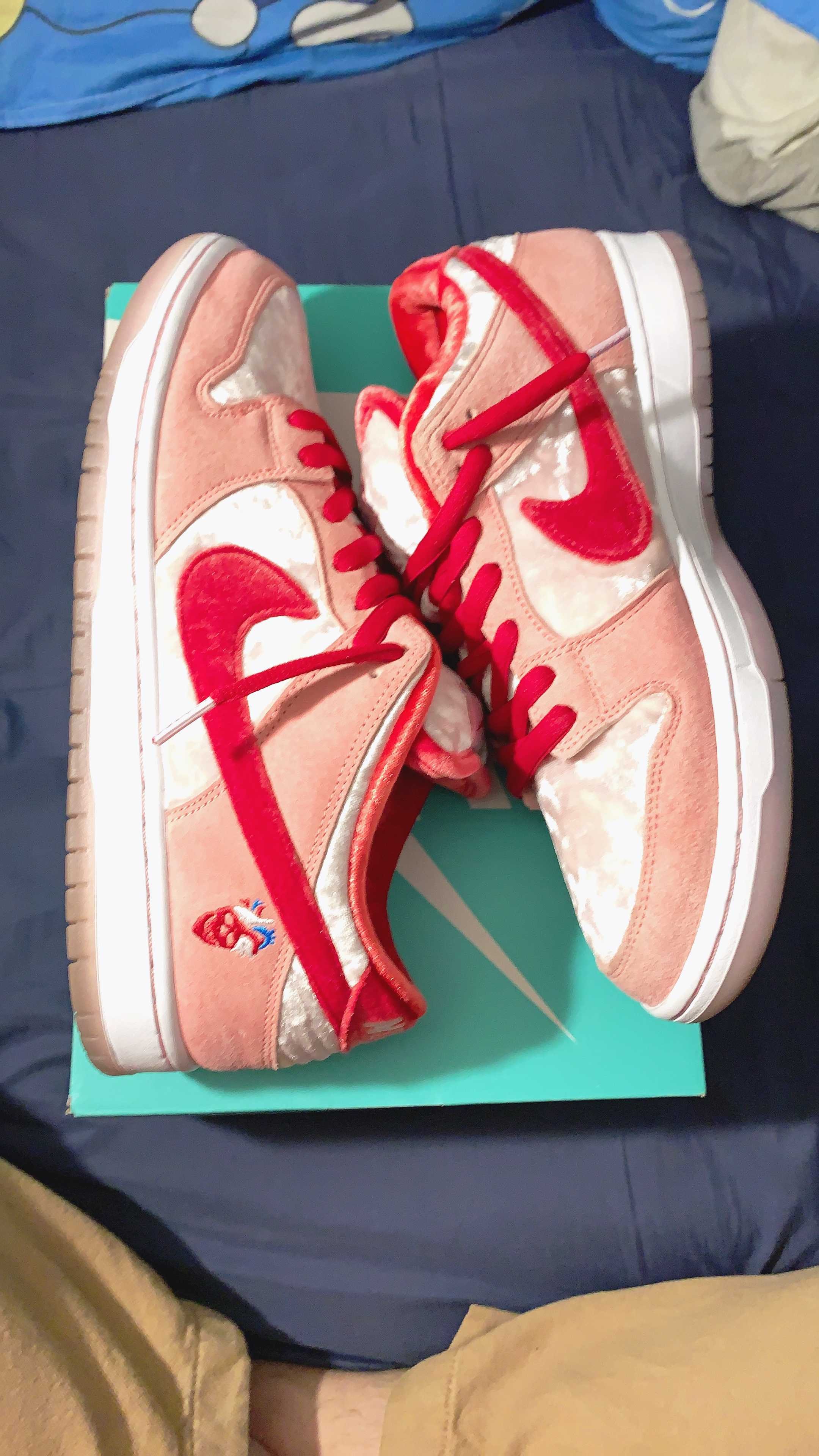 Strangelove × Nike SB Dunk Low "Valentine’s Day"