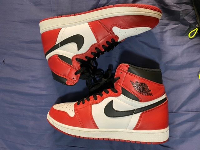 Nike Air Jordan 1 Retro High "Chicago" (2015)