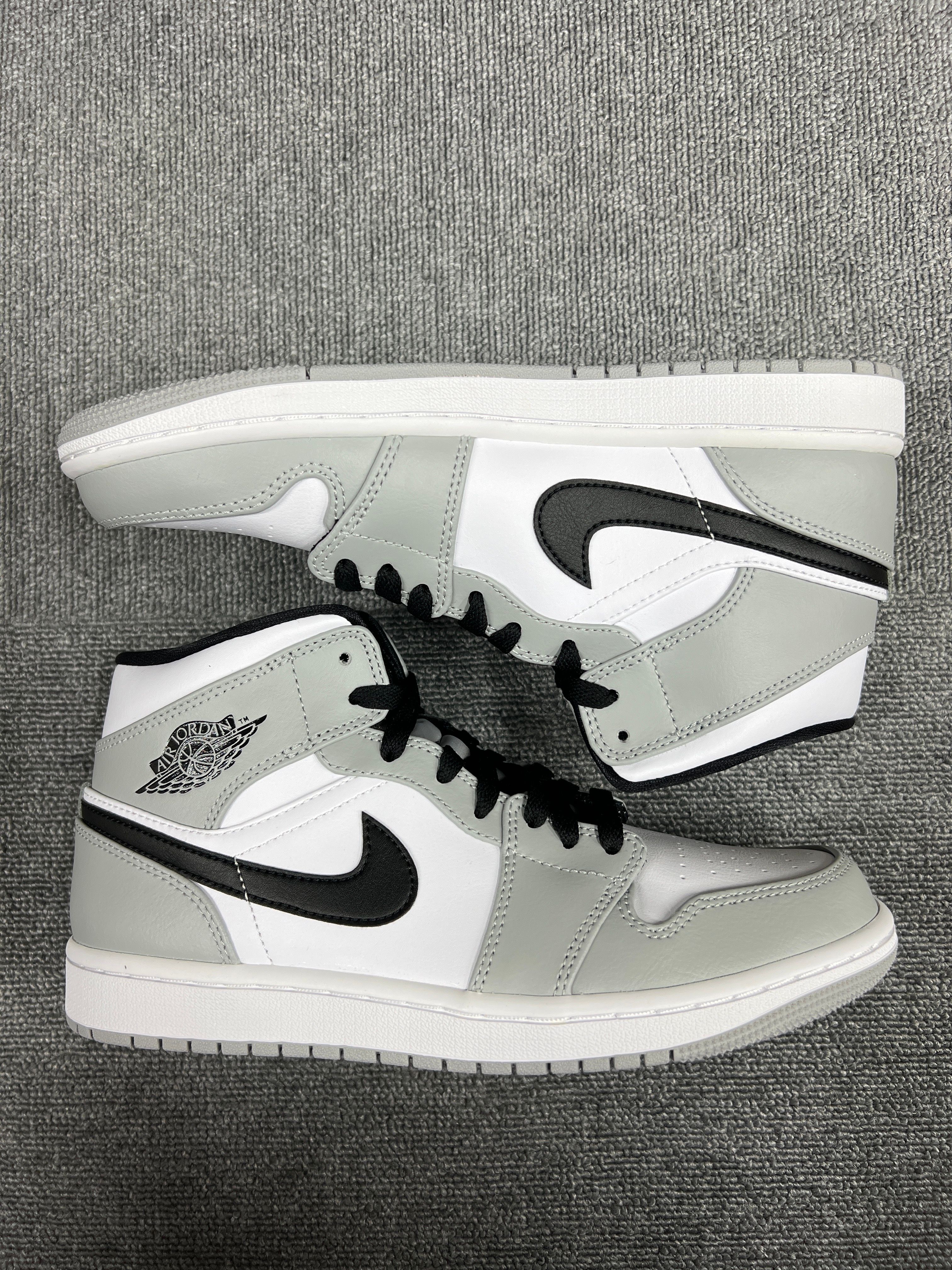 Nike Air Jordan 1 Mid "Light Smoke Grey/White/Black"