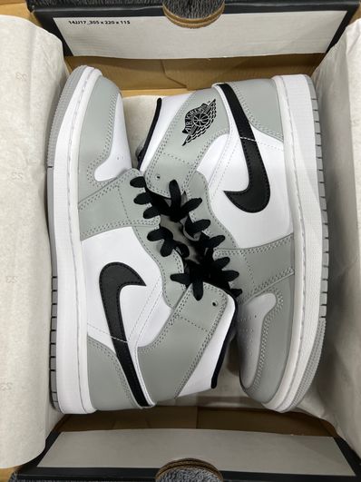 Nike Air Jordan 1 Mid "Light Smoke Grey/White/Black"
