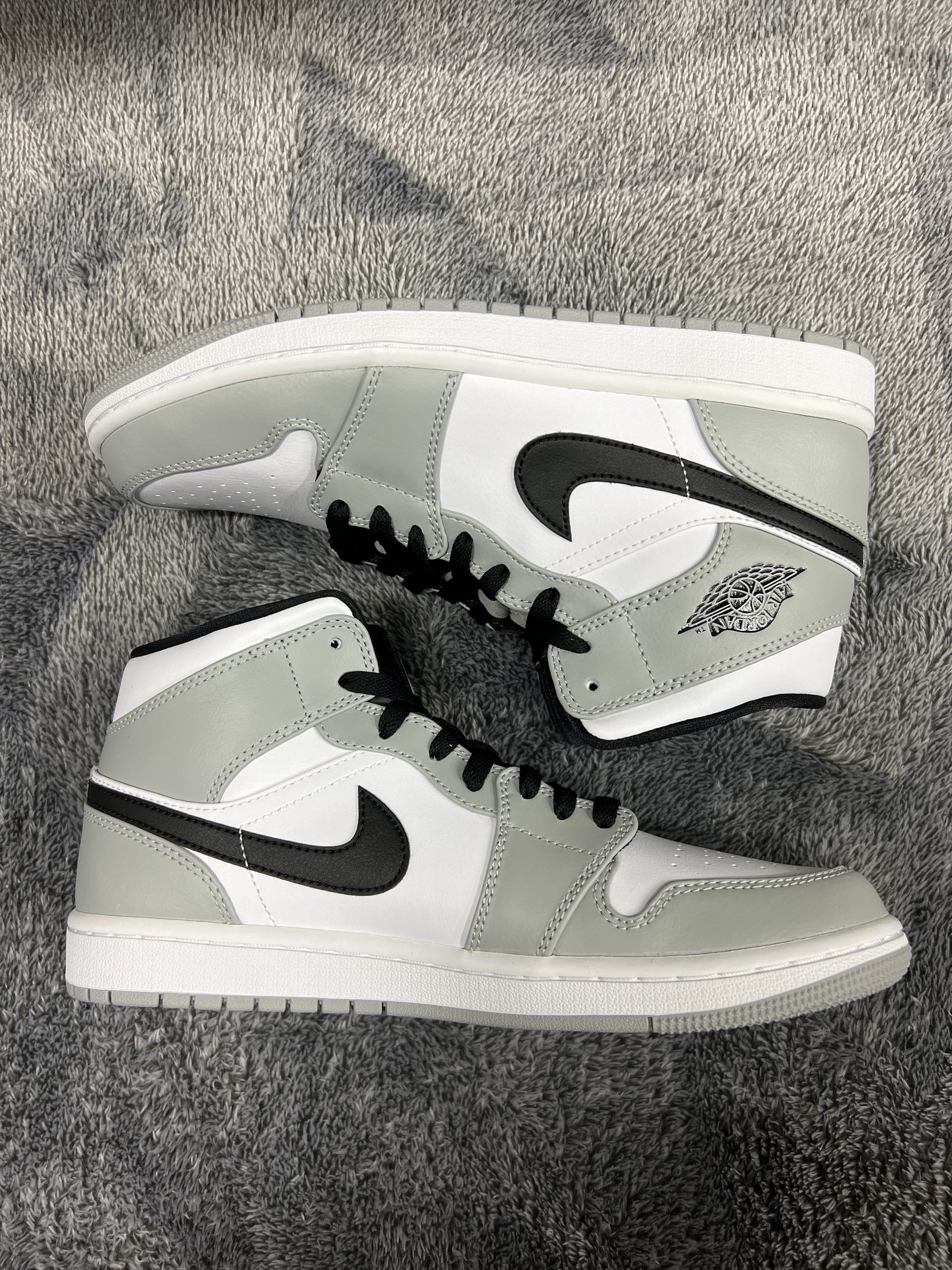 Nike Air Jordan 1 Mid "Light Smoke Grey/White/Black"