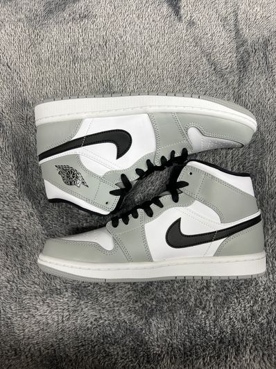 Nike Air Jordan 1 Mid "Light Smoke Grey/White/Black"