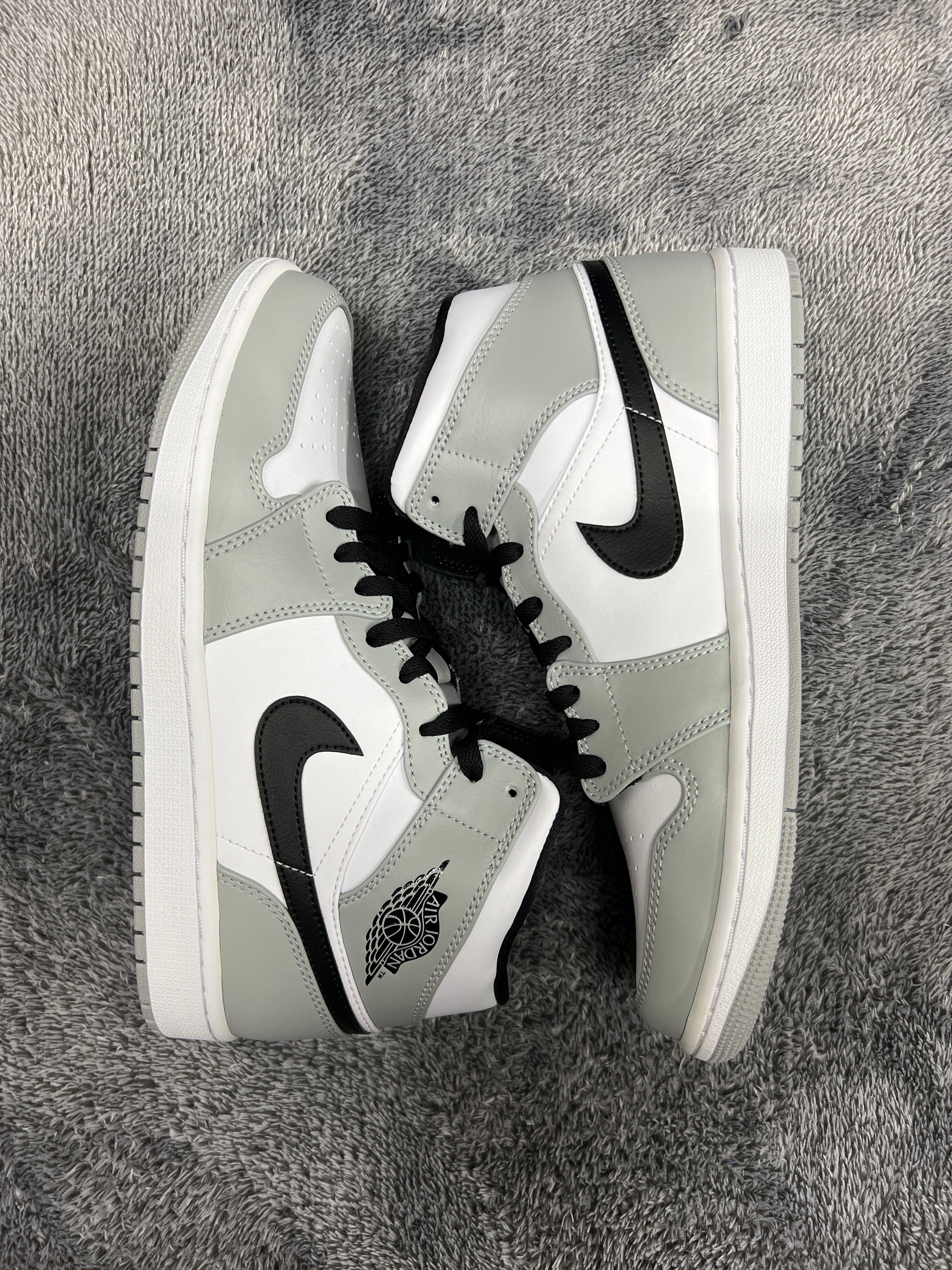 Nike Air Jordan 1 Mid "Light Smoke Grey/White/Black"