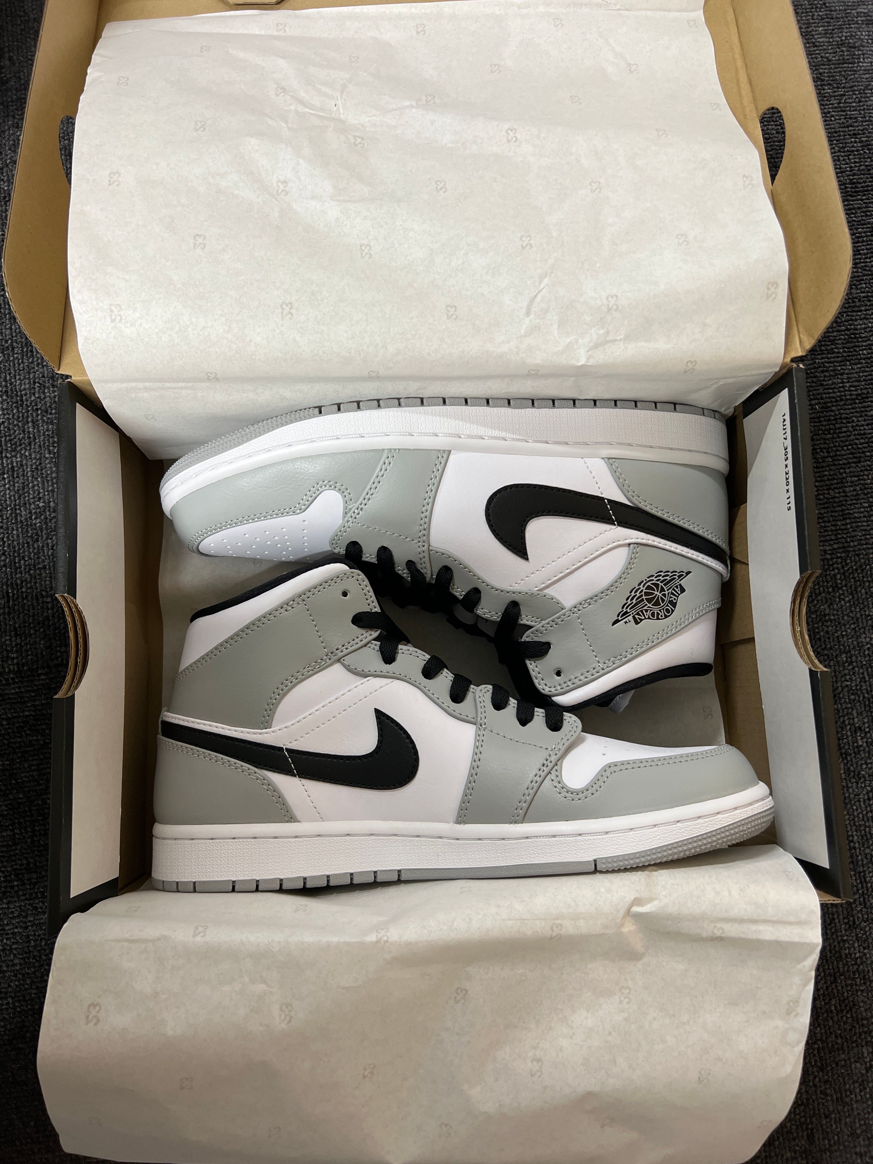 Nike Air Jordan 1 Mid "Light Smoke Grey/White/Black"