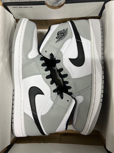 Nike Air Jordan 1 Mid "Light Smoke Grey/White/Black"