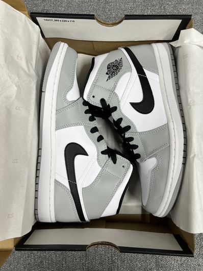 Nike Air Jordan 1 Mid "Light Smoke Grey/White/Black"