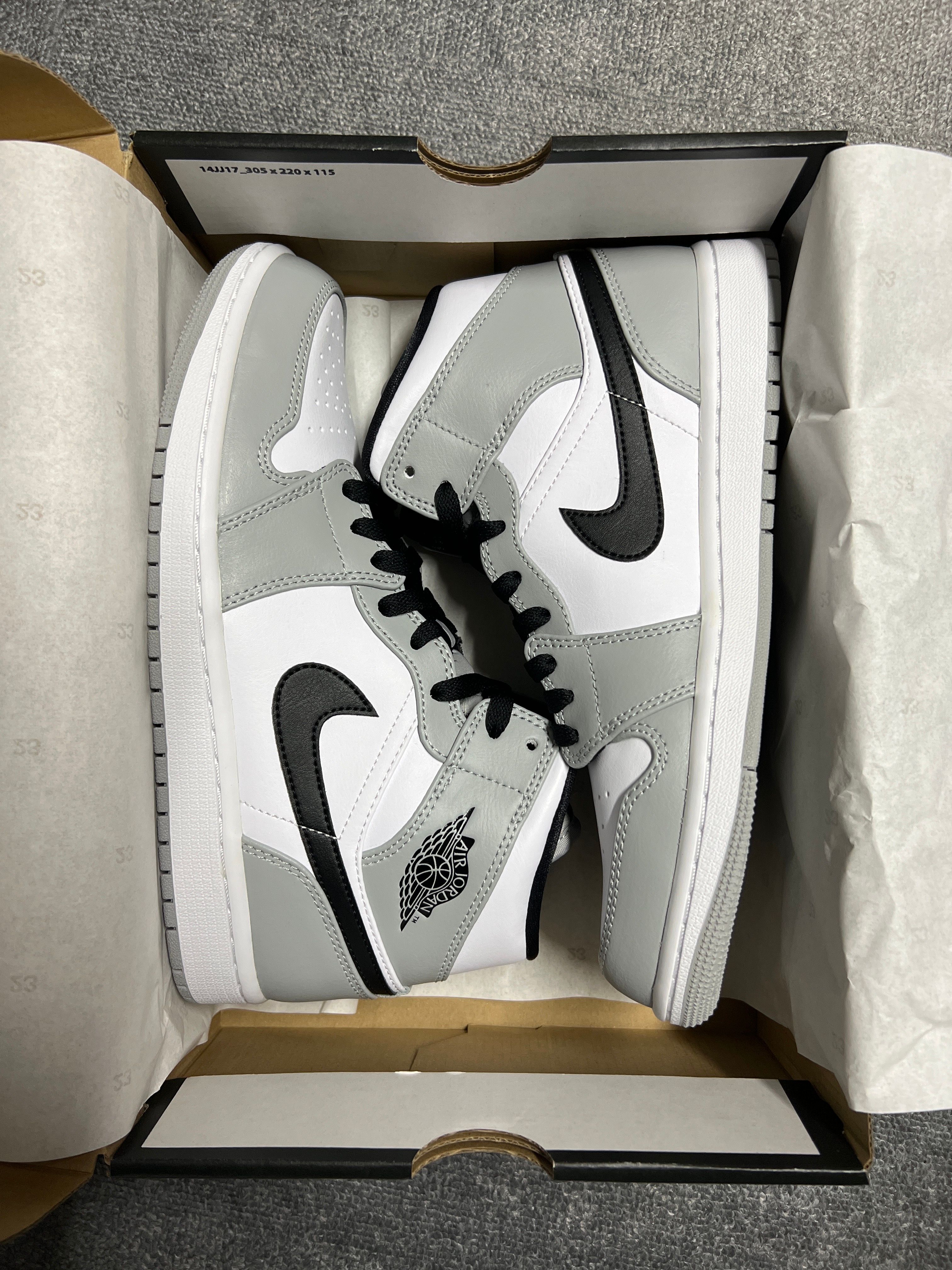 Nike Air Jordan 1 Mid "Light Smoke Grey/White/Black"