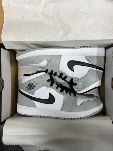 Nike Air Jordan 1 Mid "Light Smoke Grey/White/Black"