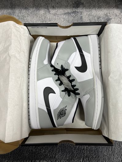 Nike Air Jordan 1 Mid "Light Smoke Grey/White/Black"
