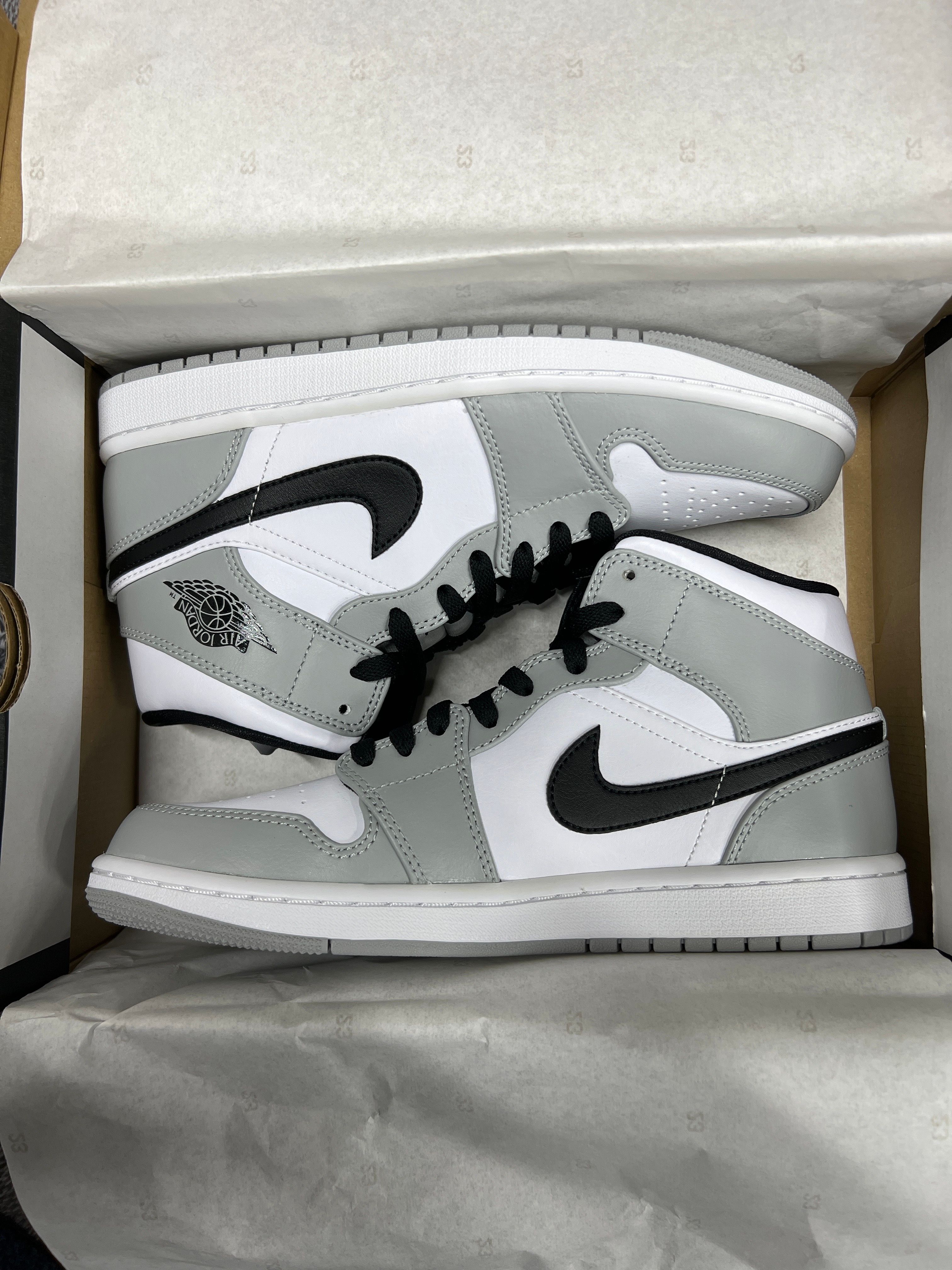 Nike Air Jordan 1 Mid "Light Smoke Grey/White/Black"