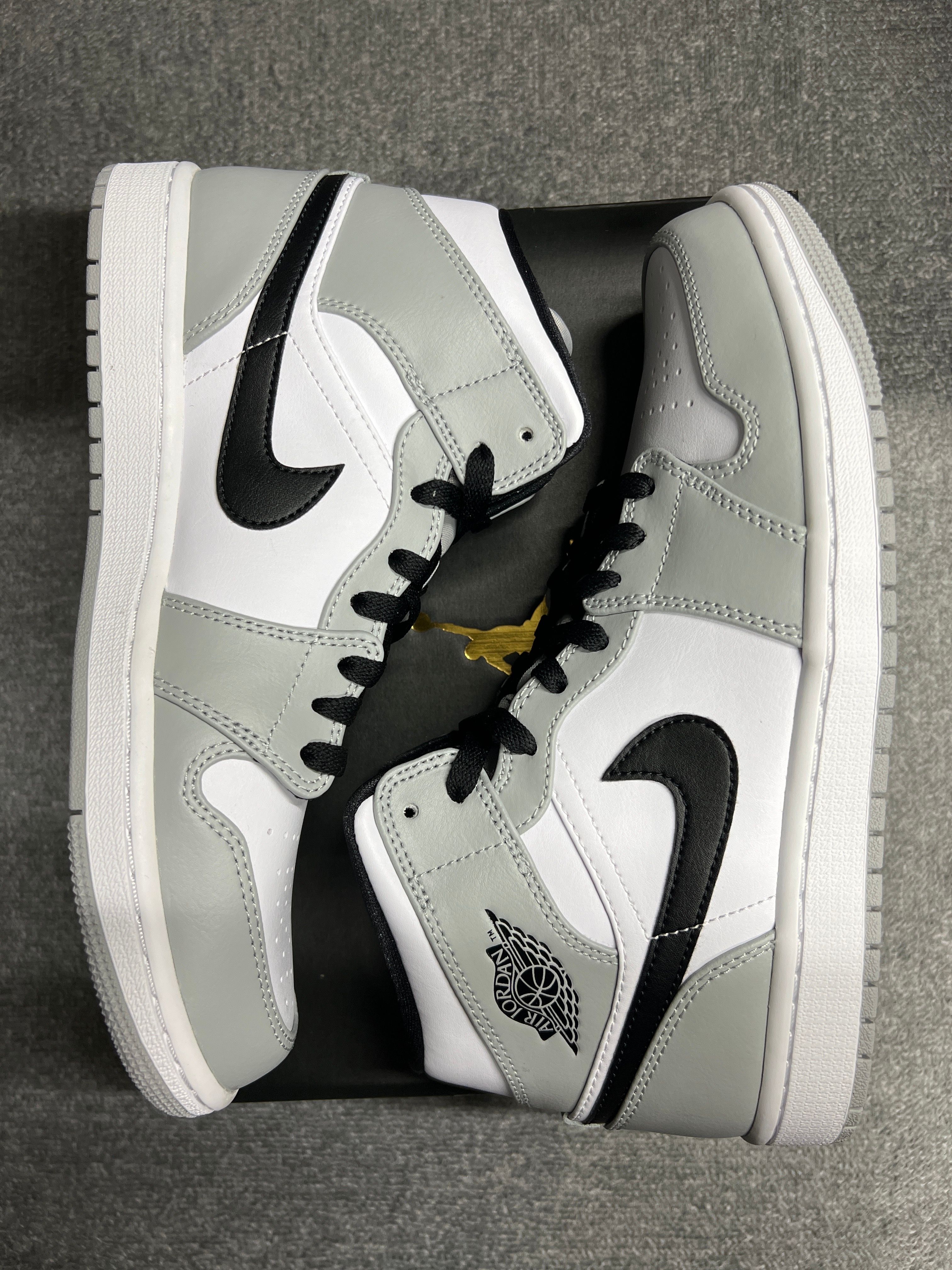 Nike Air Jordan 1 Mid "Light Smoke Grey/White/Black"