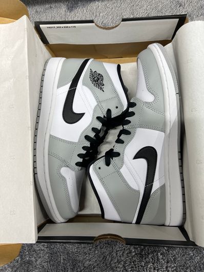 Nike Air Jordan 1 Mid "Light Smoke Grey/White/Black"