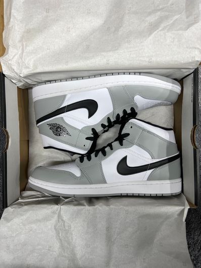Nike Air Jordan 1 Mid "Light Smoke Grey/White/Black"