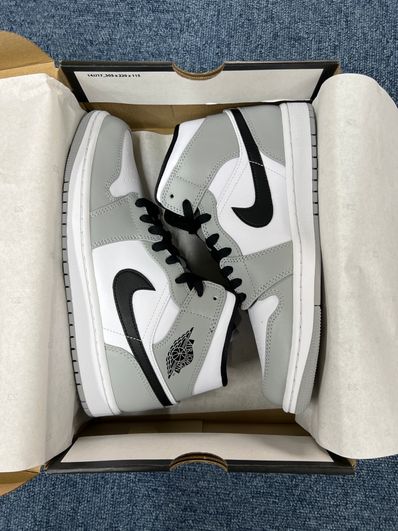 Nike Air Jordan 1 Mid "Light Smoke Grey/White/Black"