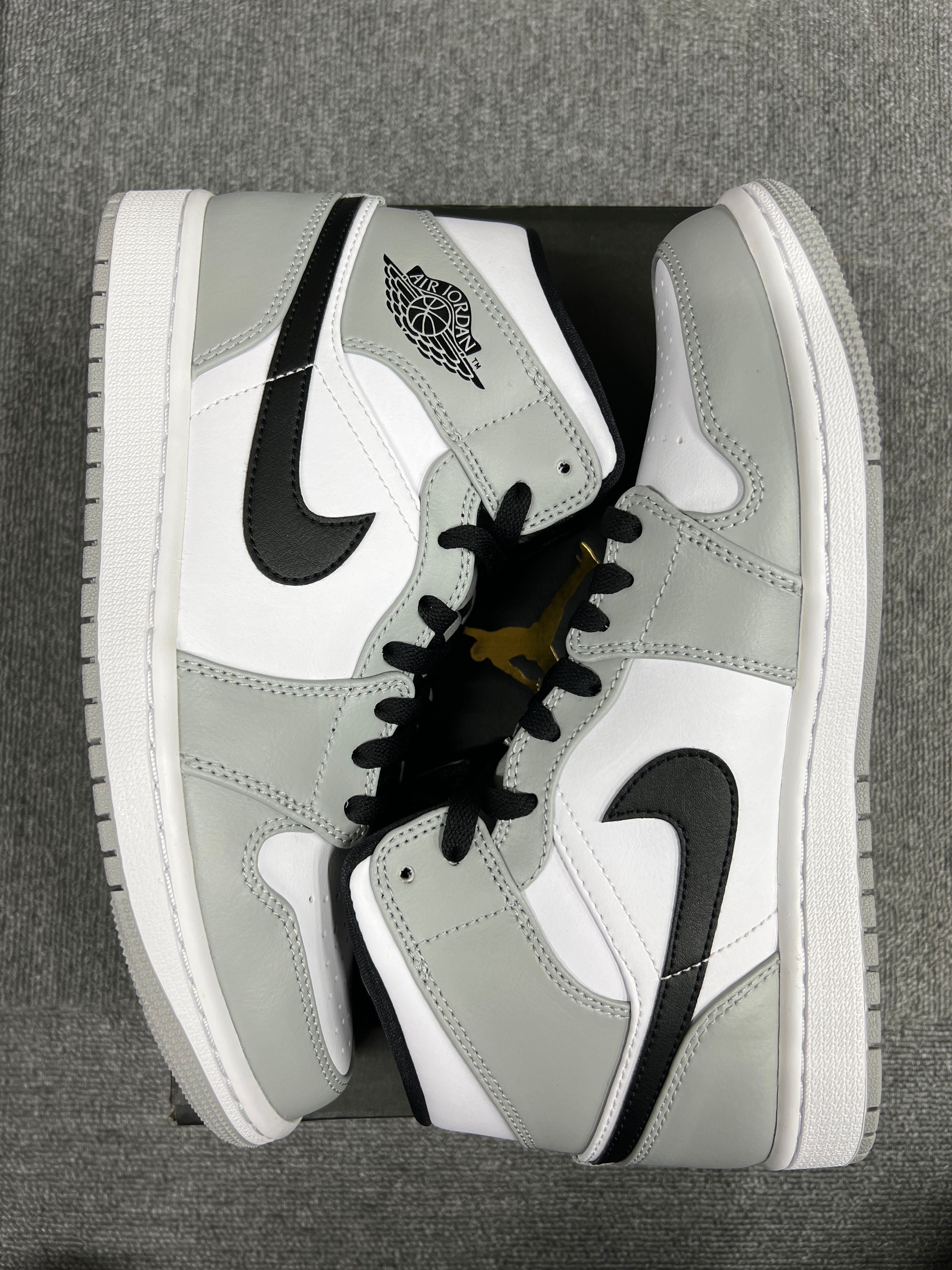Nike Air Jordan 1 Mid "Light Smoke Grey/White/Black"