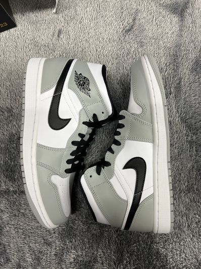 Nike Air Jordan 1 Mid "Light Smoke Grey/White/Black"