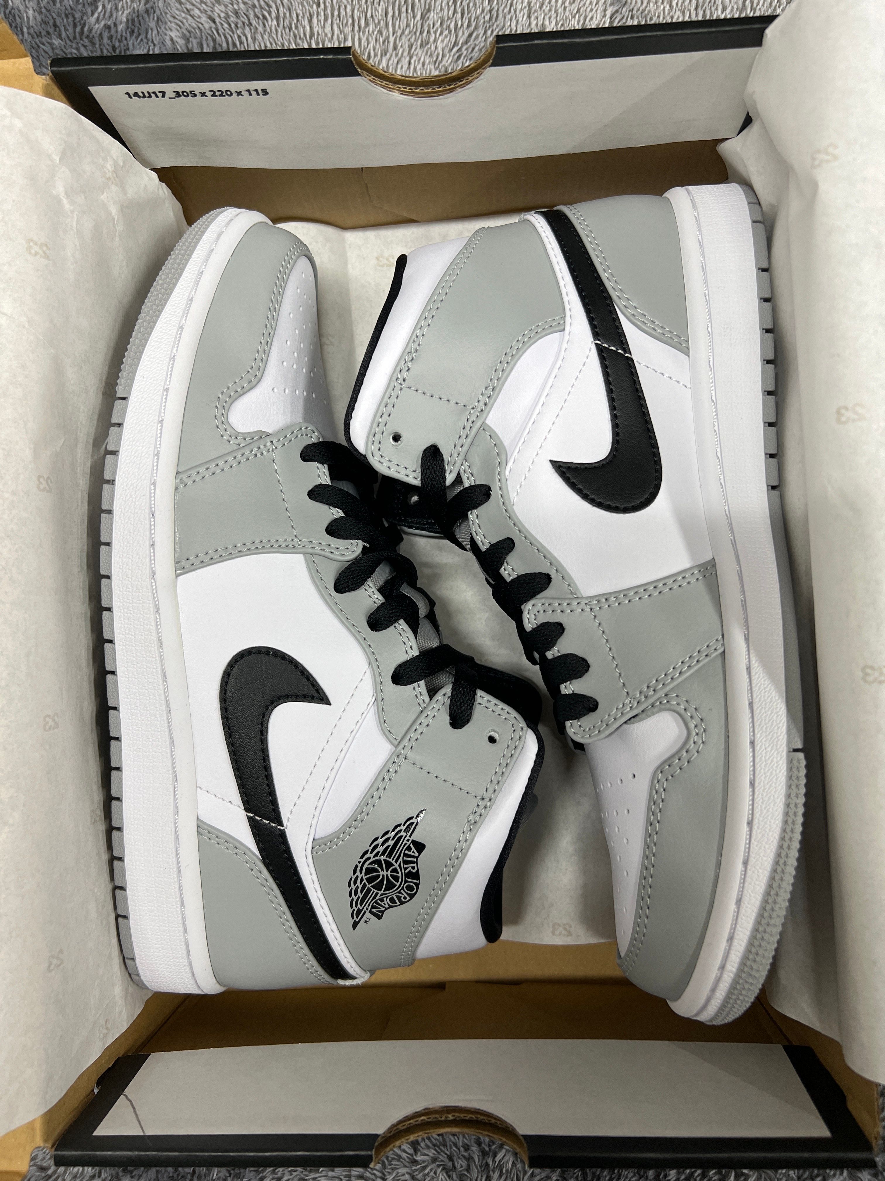 Nike Air Jordan 1 Mid "Light Smoke Grey/White/Black"