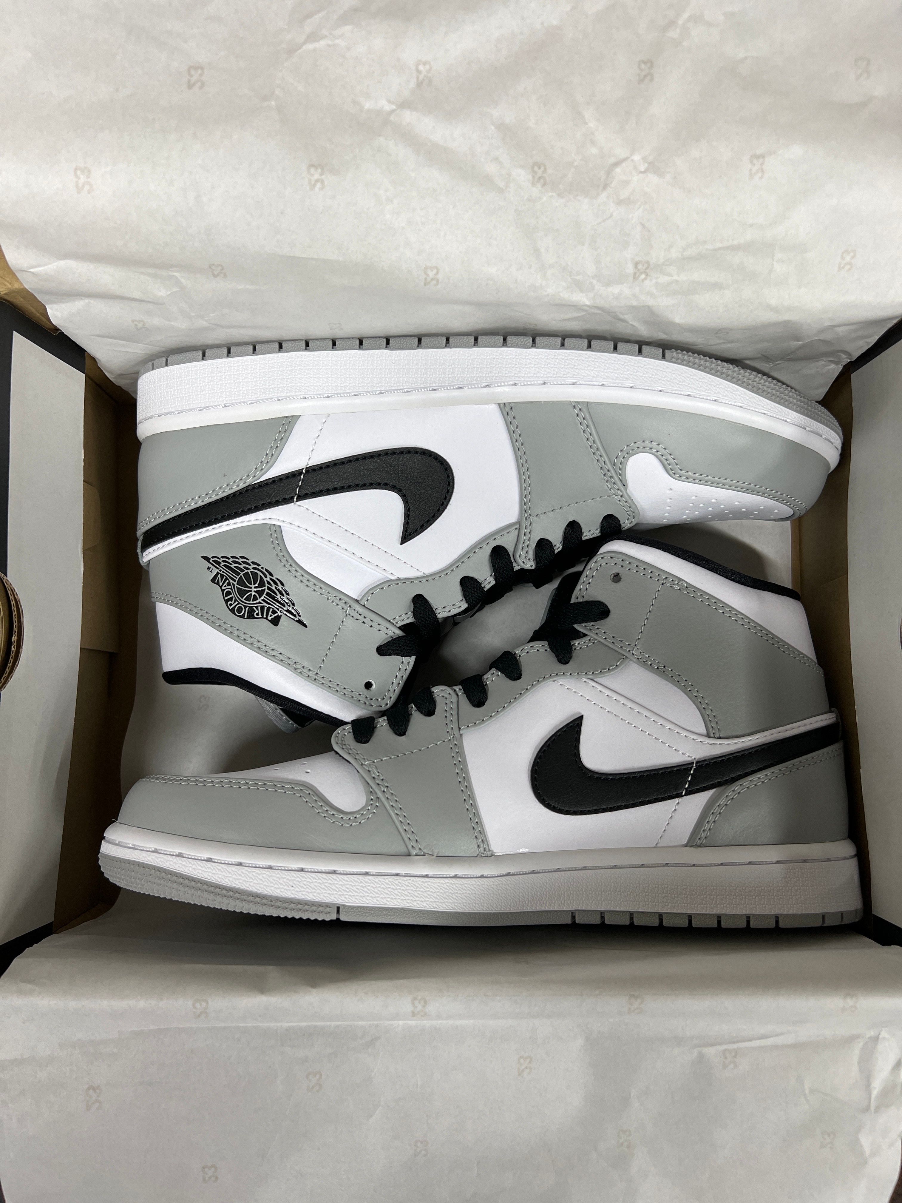 Nike Air Jordan 1 Mid "Light Smoke Grey/White/Black"