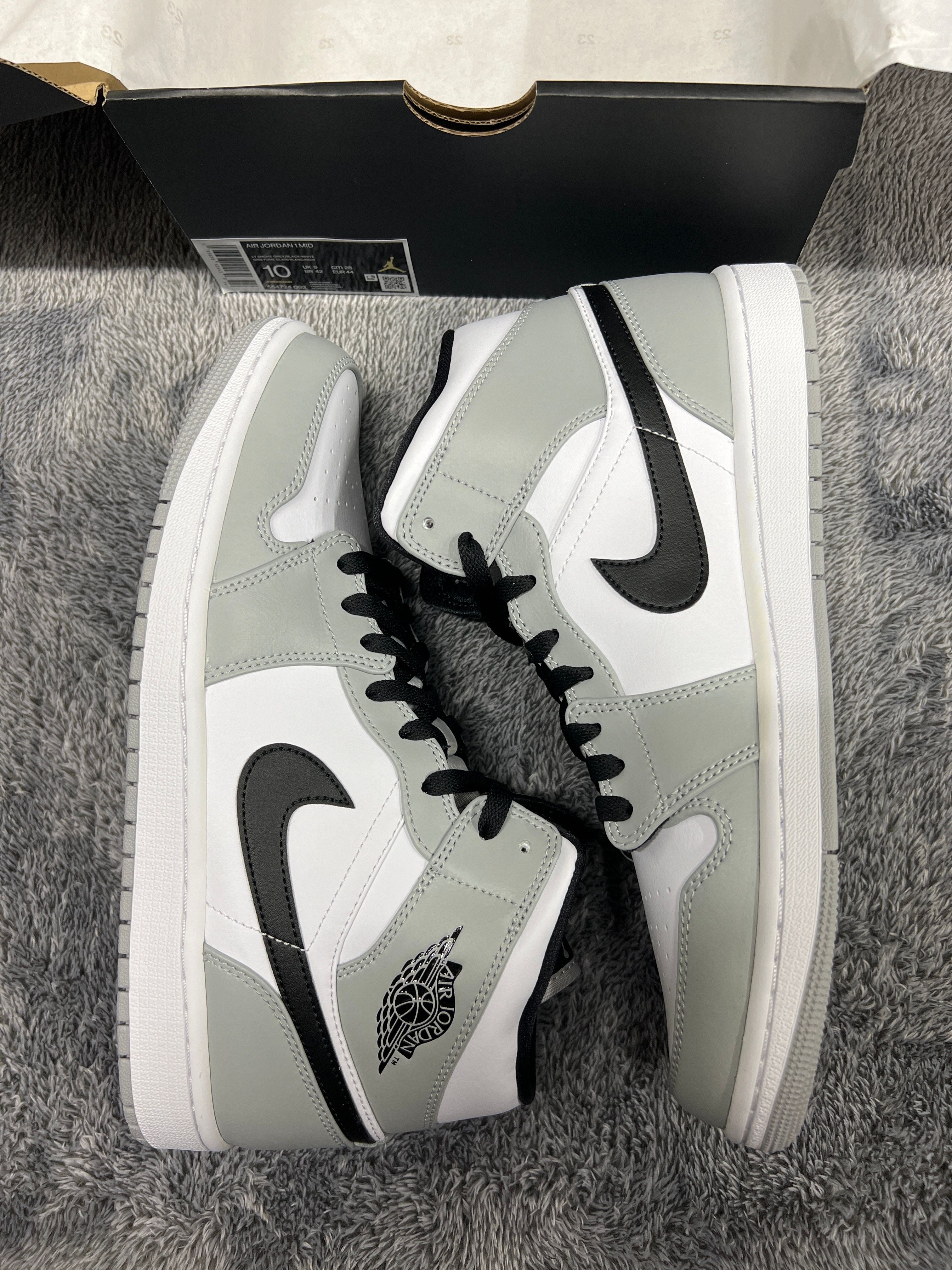 Nike Air Jordan 1 Mid "Light Smoke Grey/White/Black"