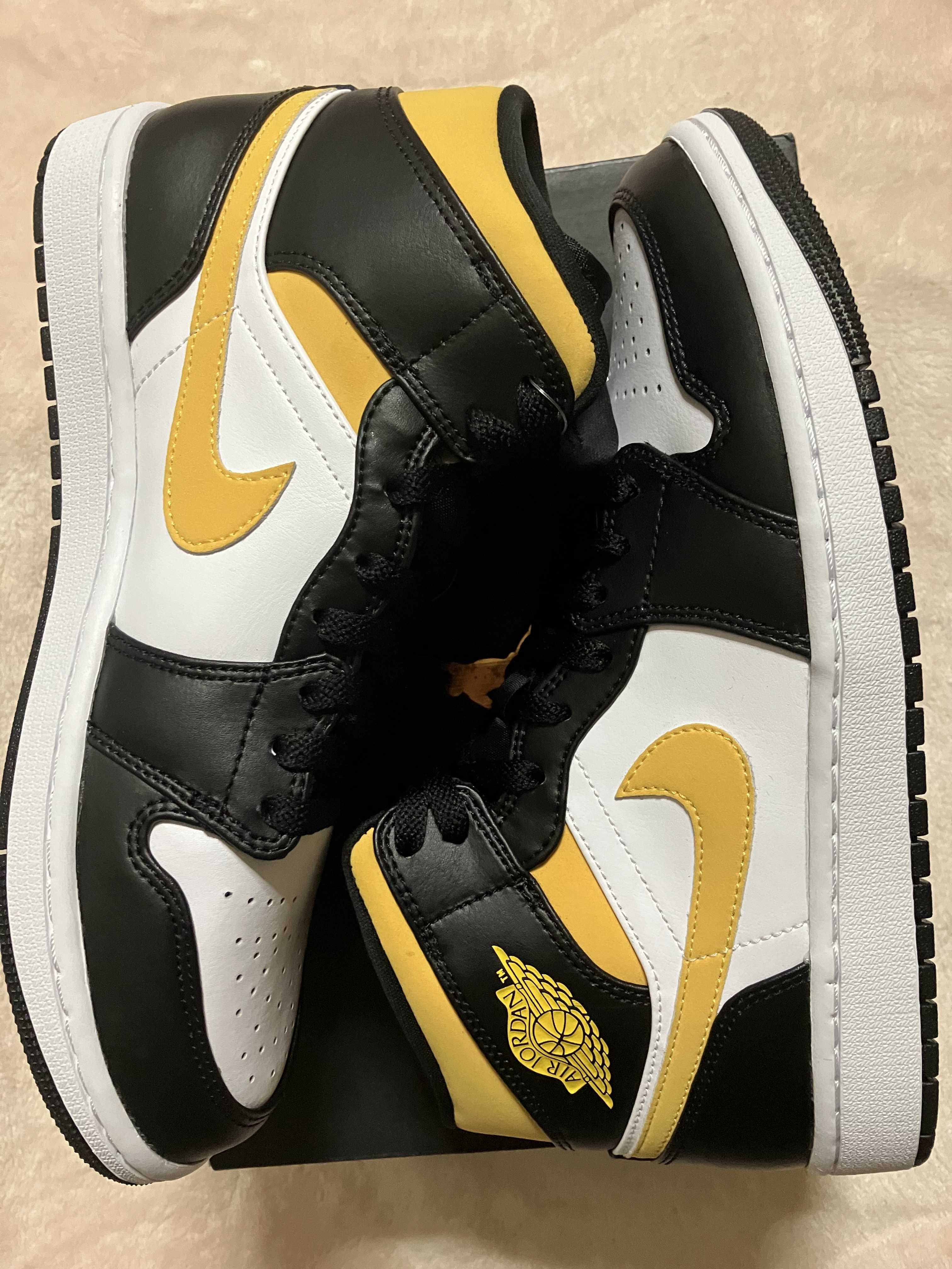 Nike Air Jordan 1 Mid "White/Pollen-Black"