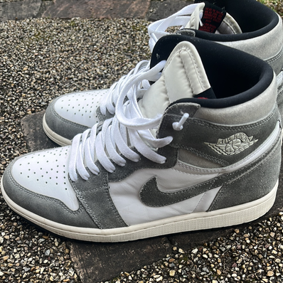 Nike Air Jordan 1 Retro High OG "Black and Smoke Grey"