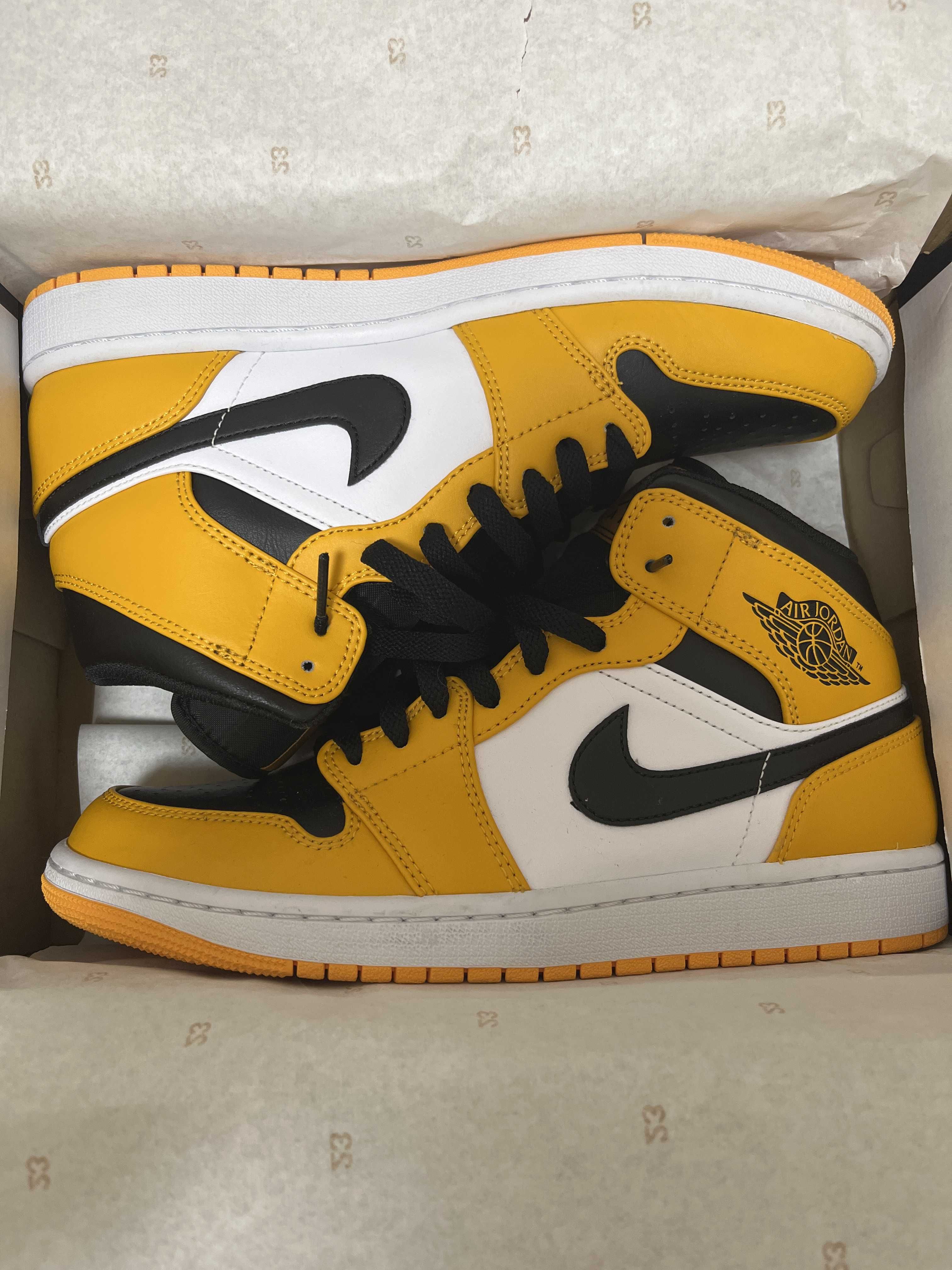 Nike Air Jordan 1 Mid "Taxi"