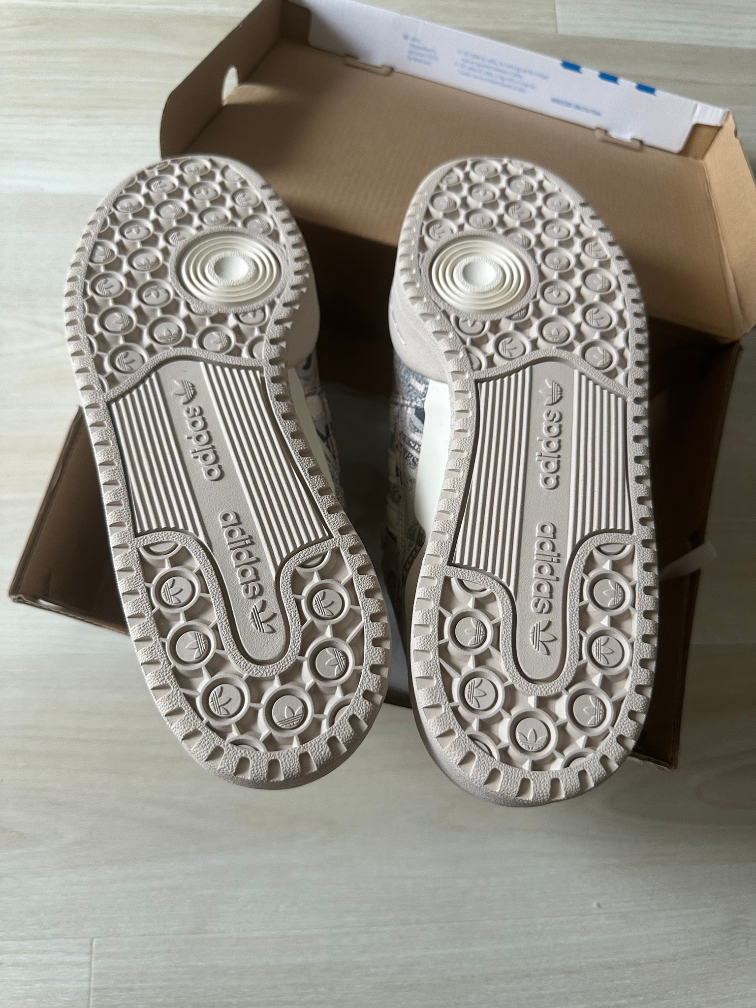 Jeremy Scott × adidas Forum Low Wings "Money"
