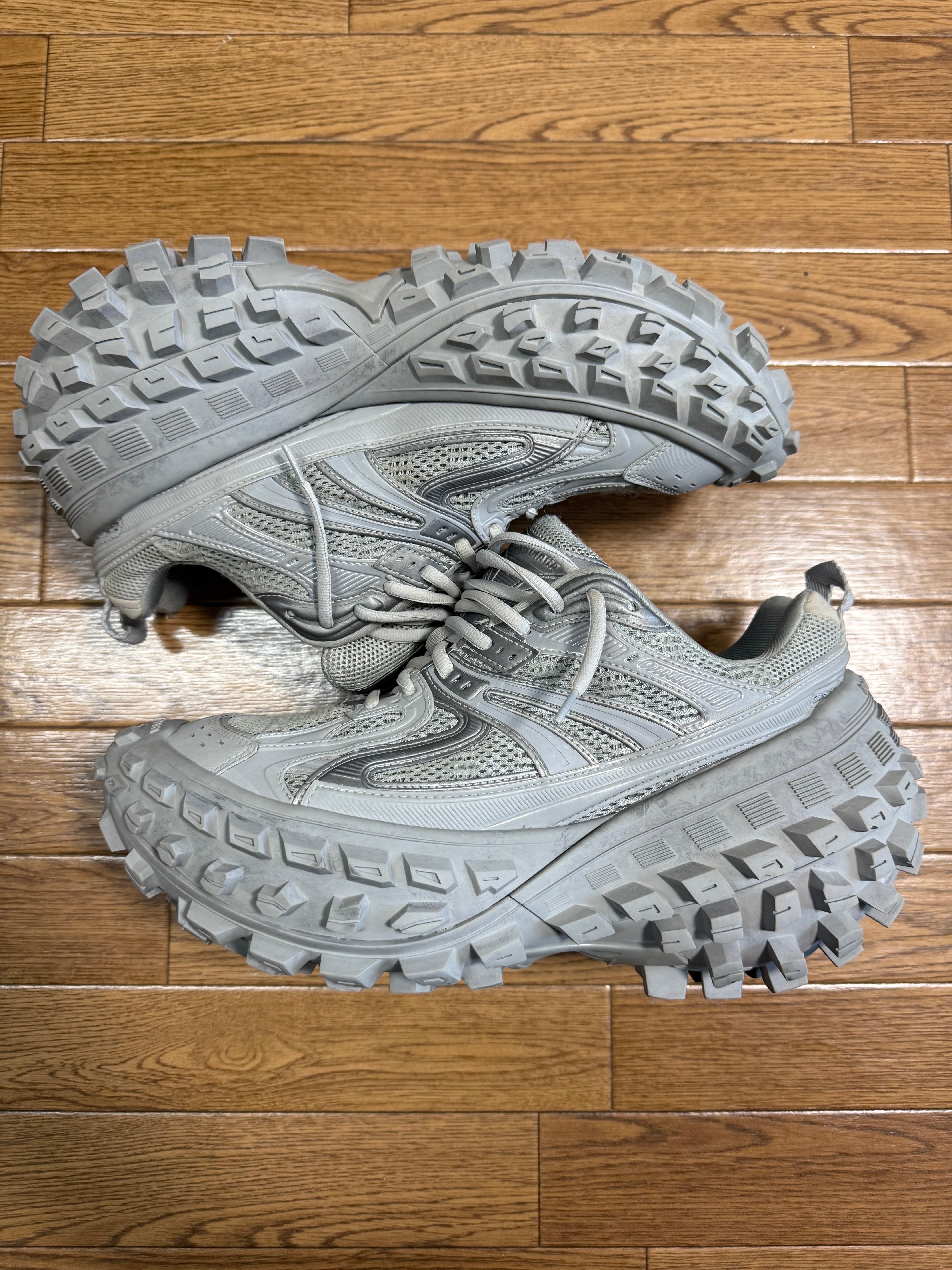 バレンシアガ バウンサー スニーカー "グレー"