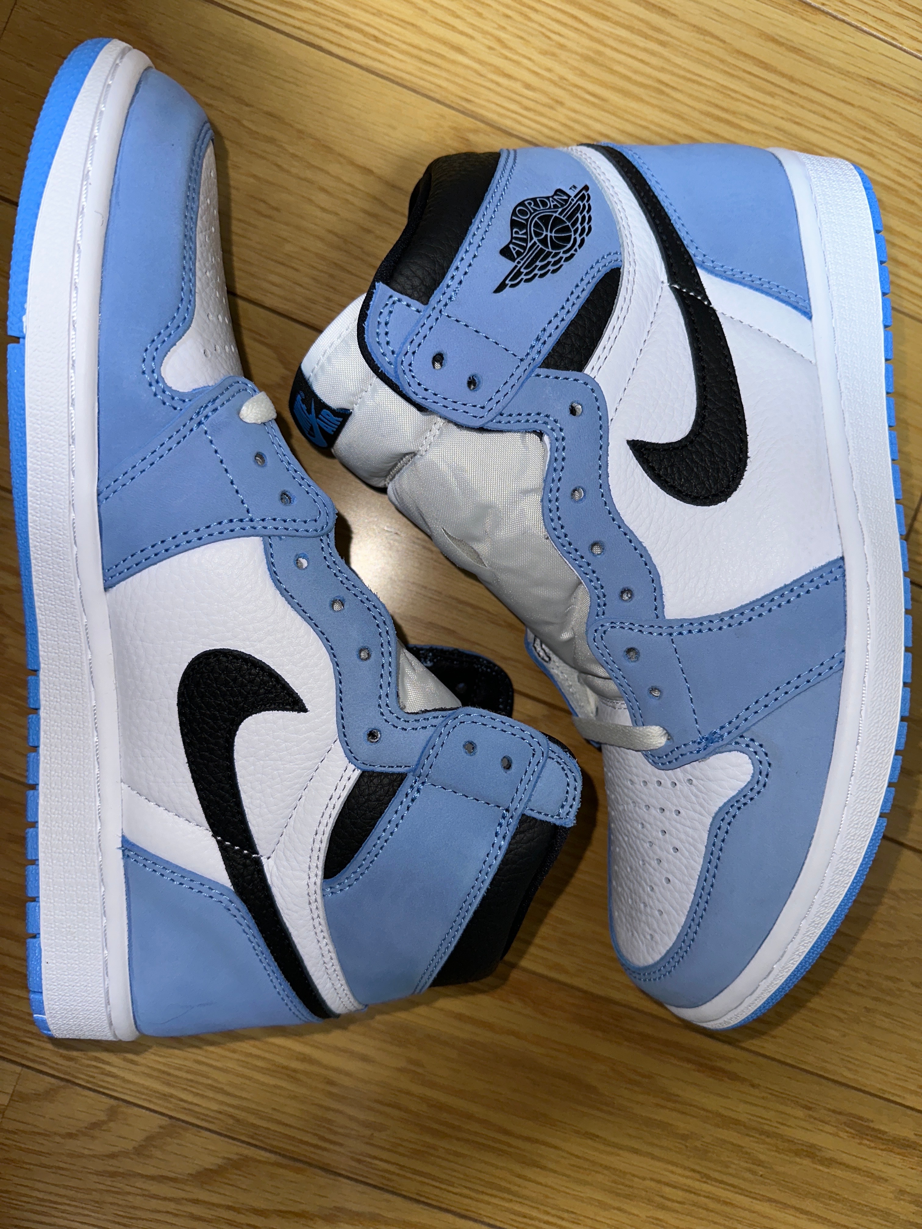 Nike Air Jordan 1 High OG "University Blue"