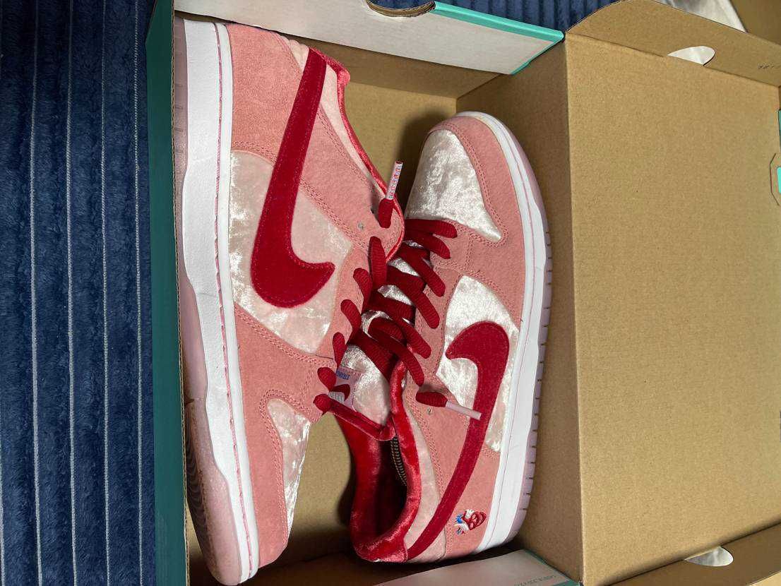 Strangelove × Nike SB Dunk Low "Valentine’s Day"