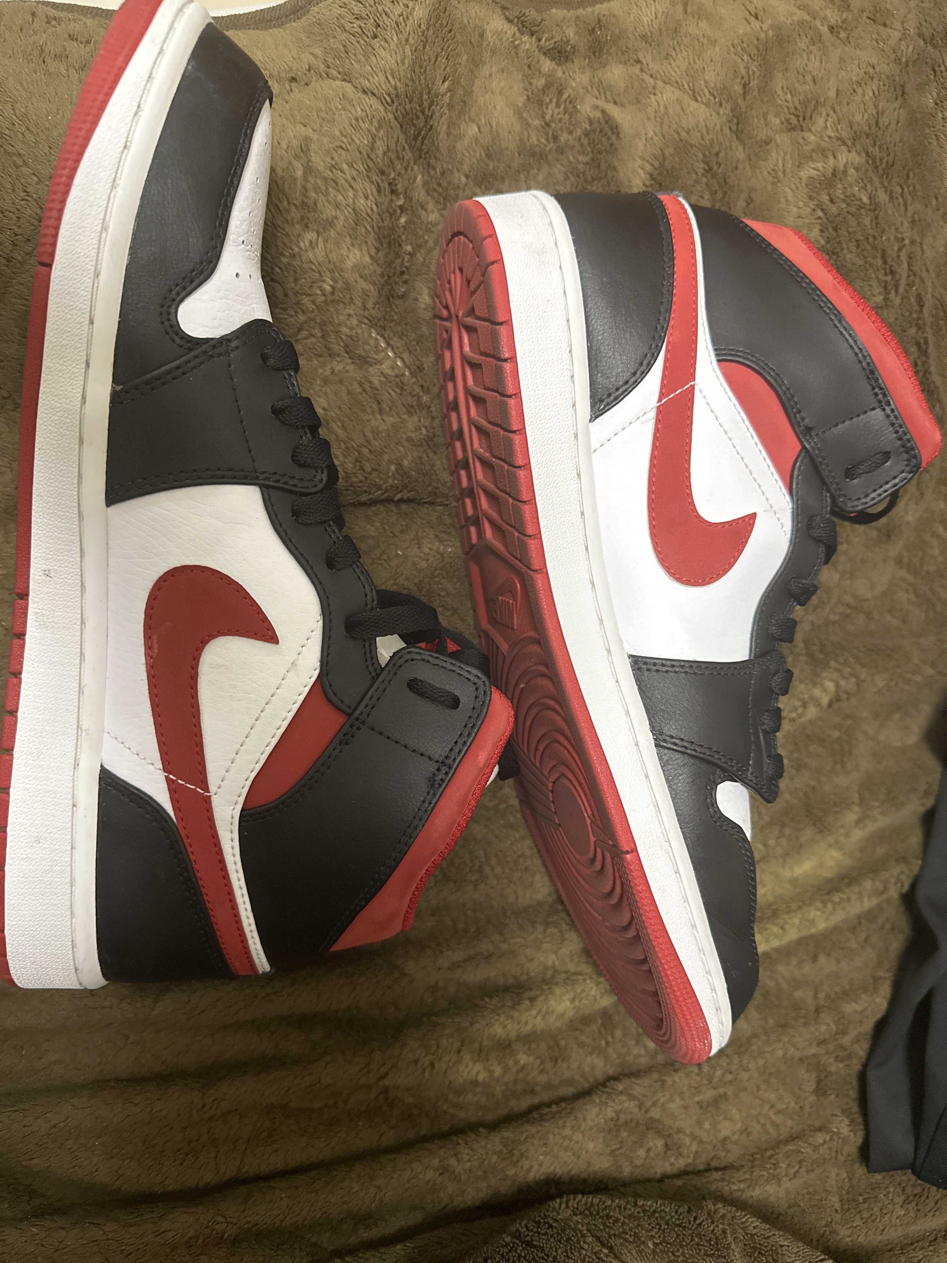 Nike Air Jordan 1 Mid "White/Gym Red Black"