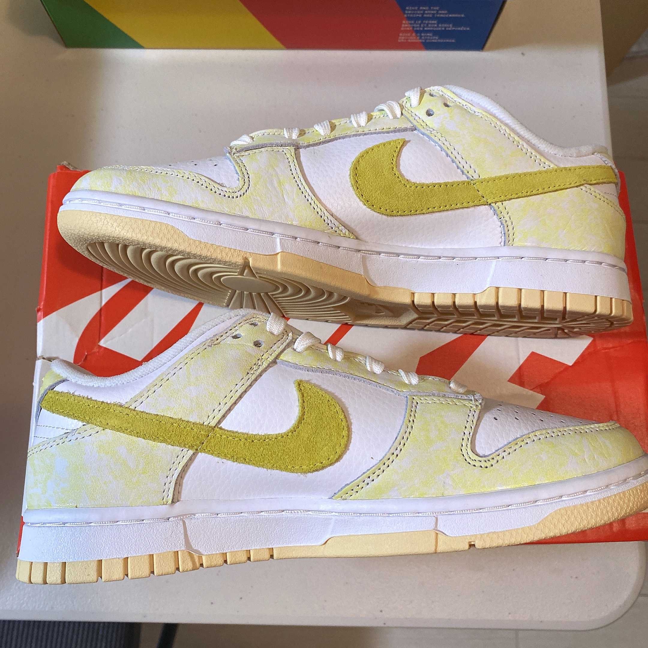 NIKE Women's DUNK LOW "YELLOW STRIKE"