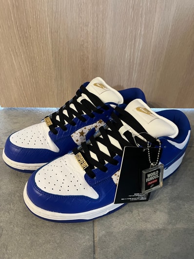 Supreme × Nike SB Dunk Low OG QS Gold Stars "White/Hyper Blue"
