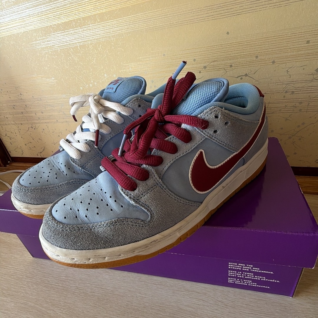 Nike SB Dunk Low Pro "Philadelphia Phillies/Valor Blue and Team Maroon"