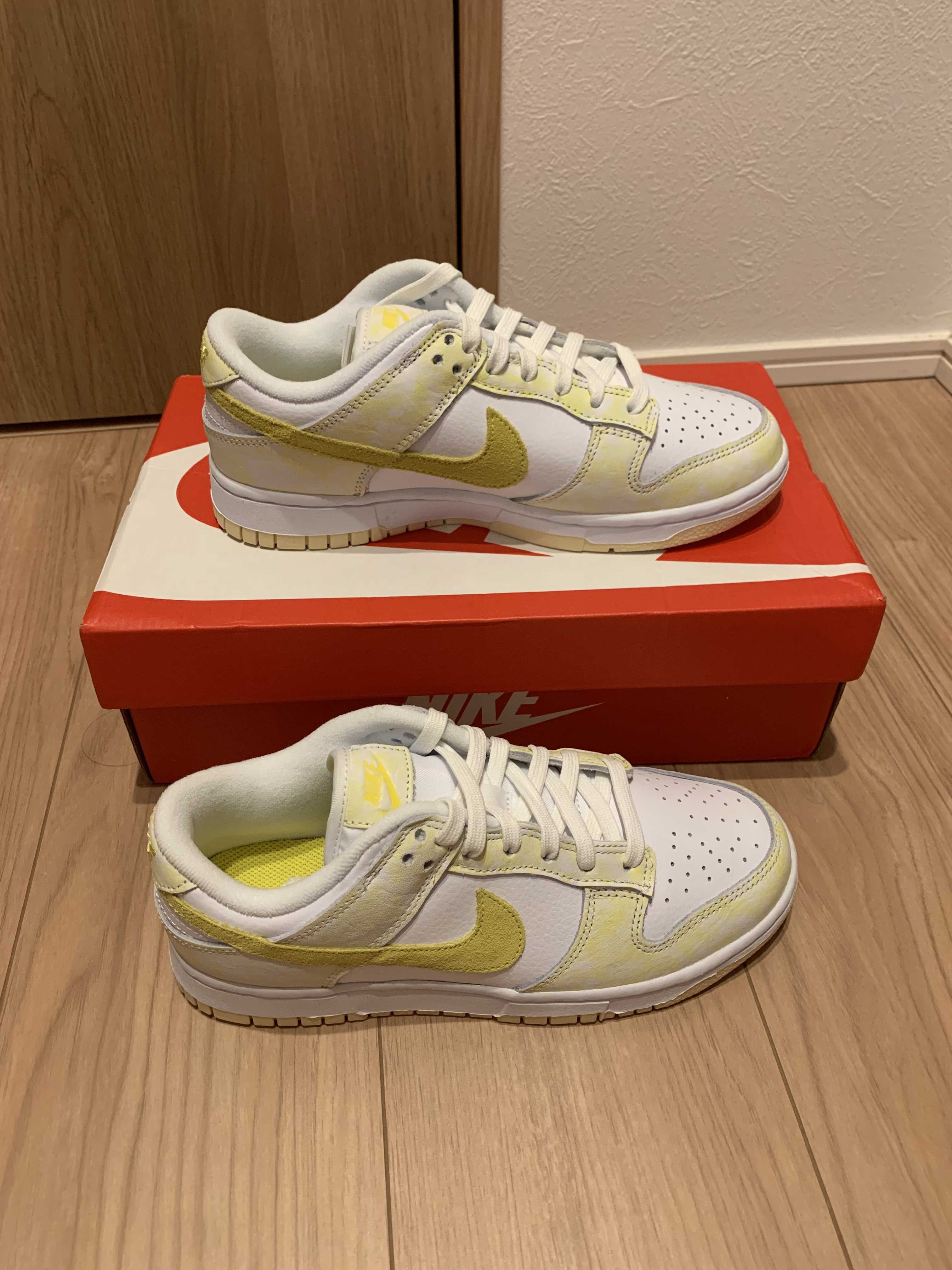 NIKE Women's DUNK LOW "YELLOW STRIKE"