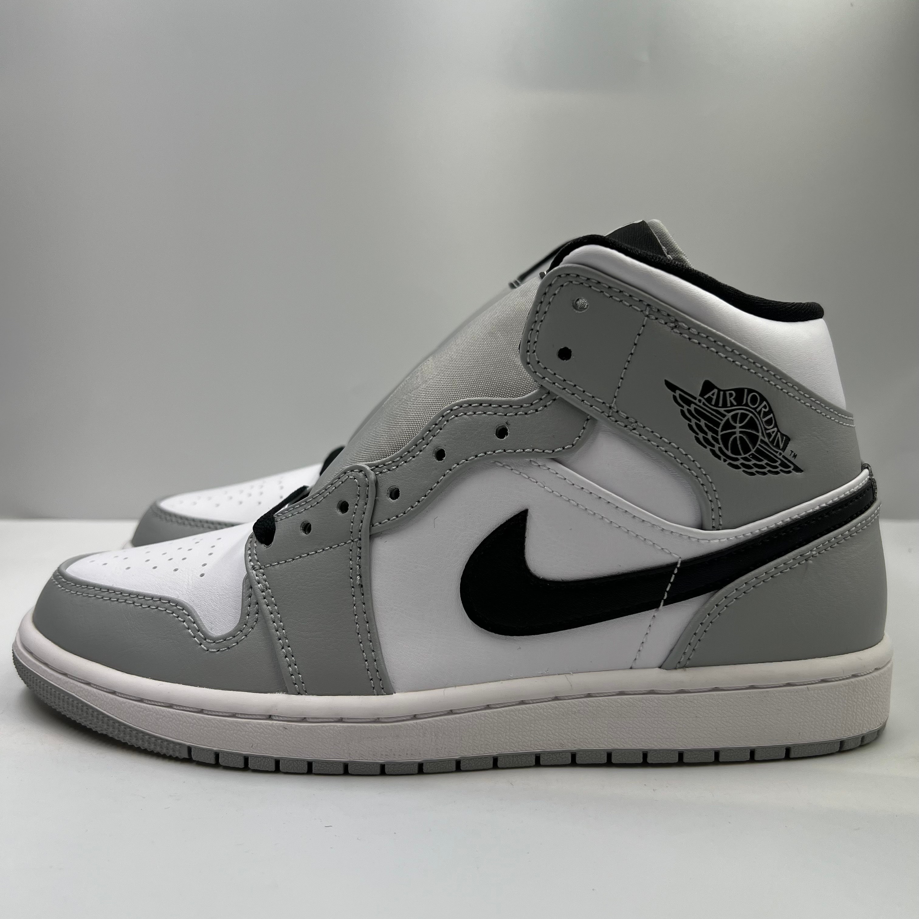 Nike Air Jordan 1 Mid "Light Smoke Grey/White/Black"