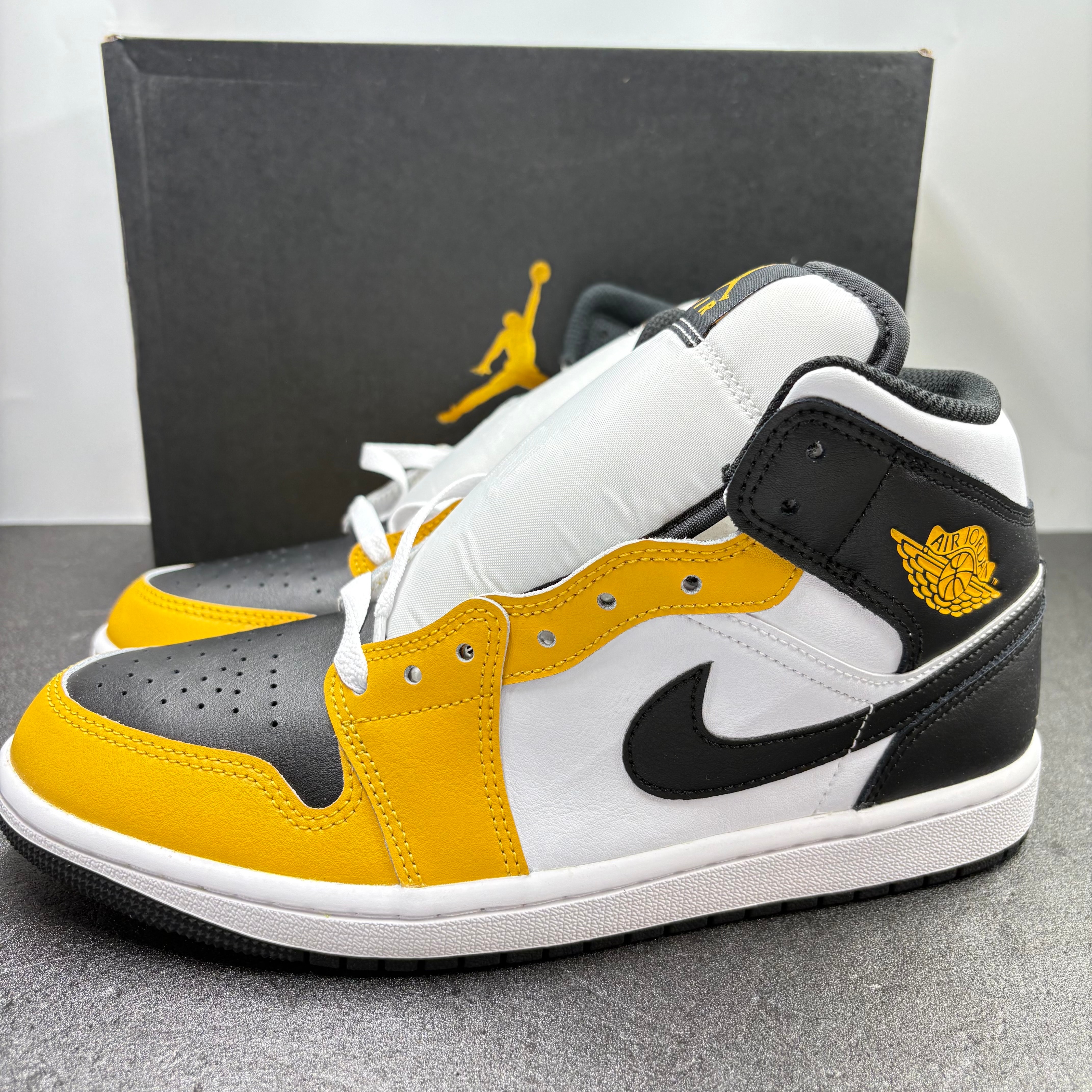 Nike Air Jordan 1 Mid "Yellow Ochre"