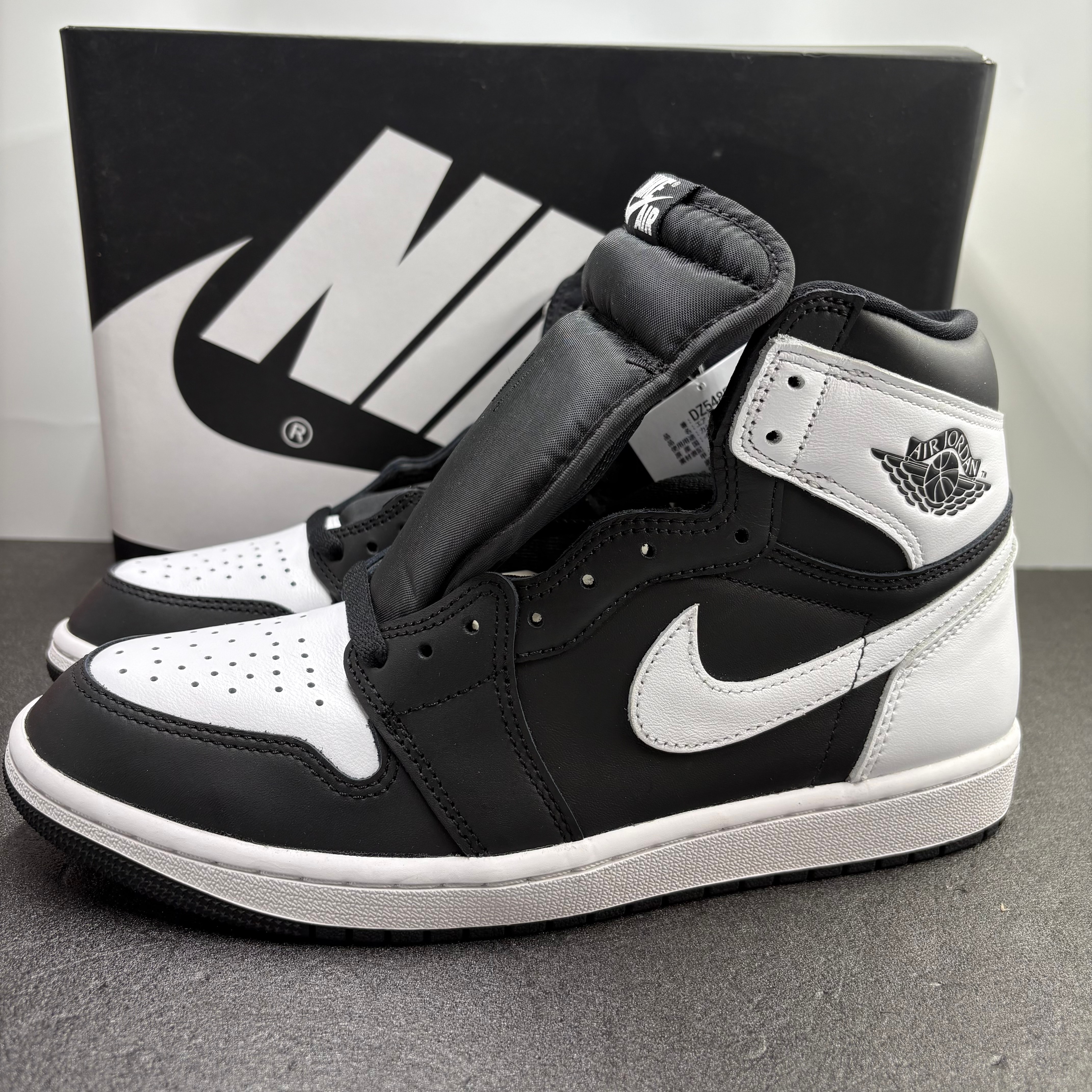 Nike Air Jordan 1 Retro High OG "Black/White"