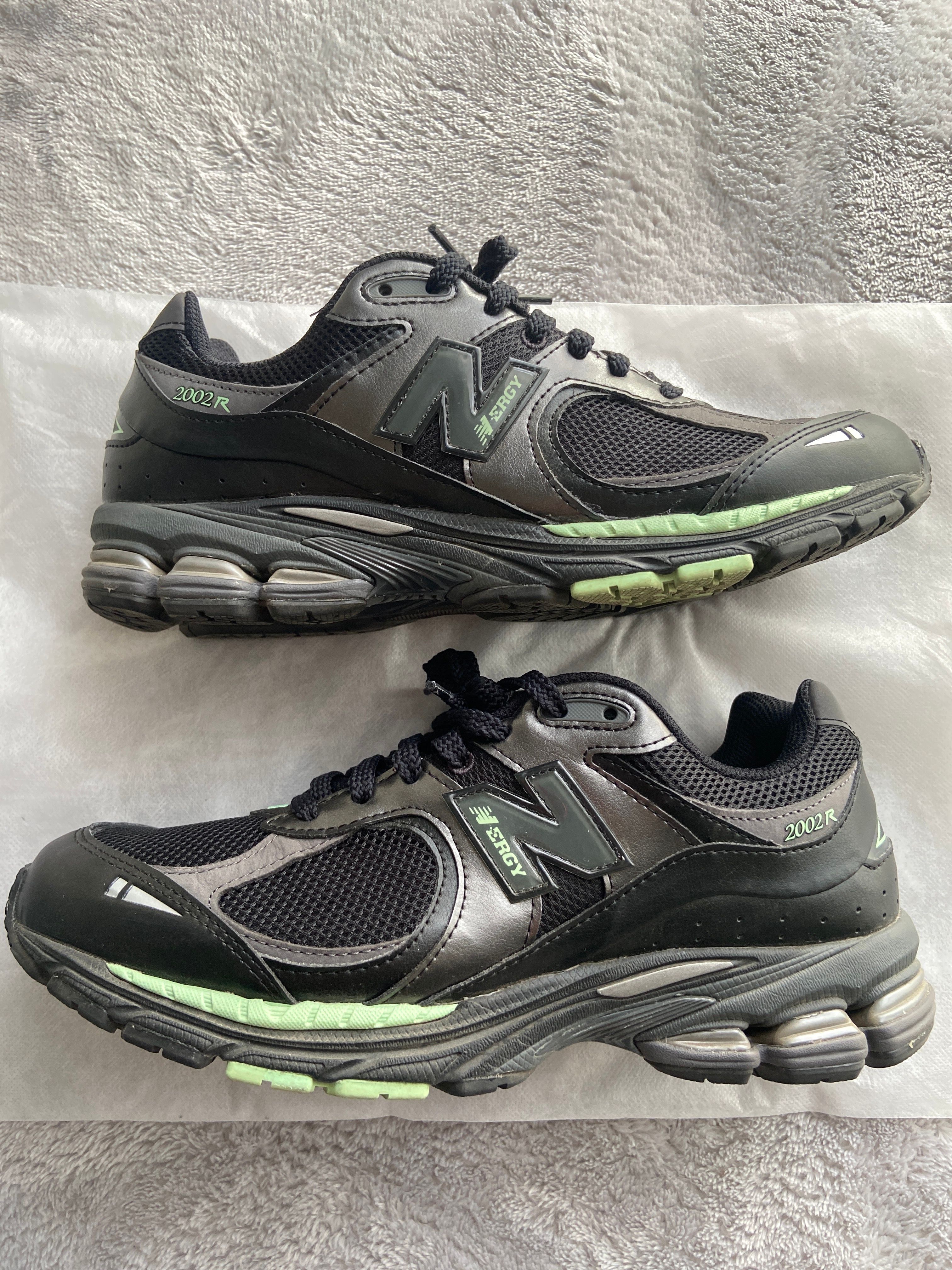 New Balance 2002R "Black/Green"