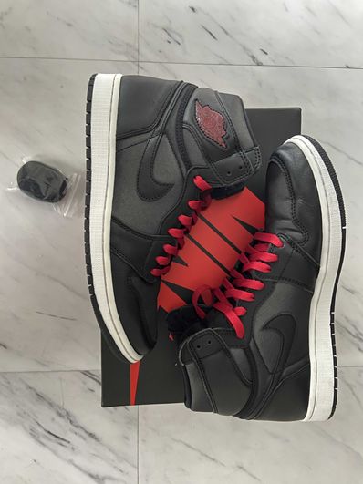 Nike Air Jordan 1 Retro High OG "Black/Metallic Silver/Gym Red"