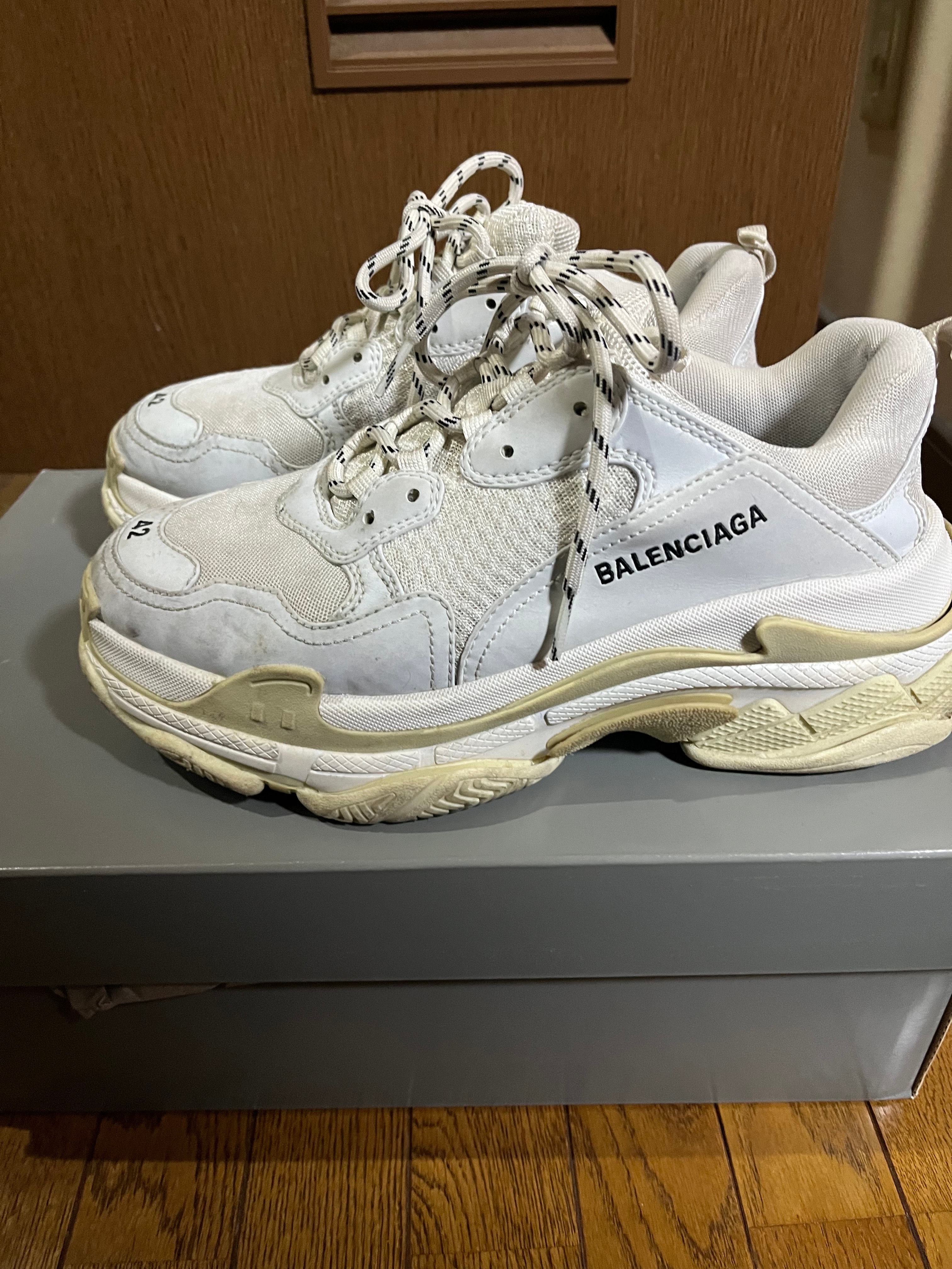 バレンシアガ トリプルS "ホワイト"