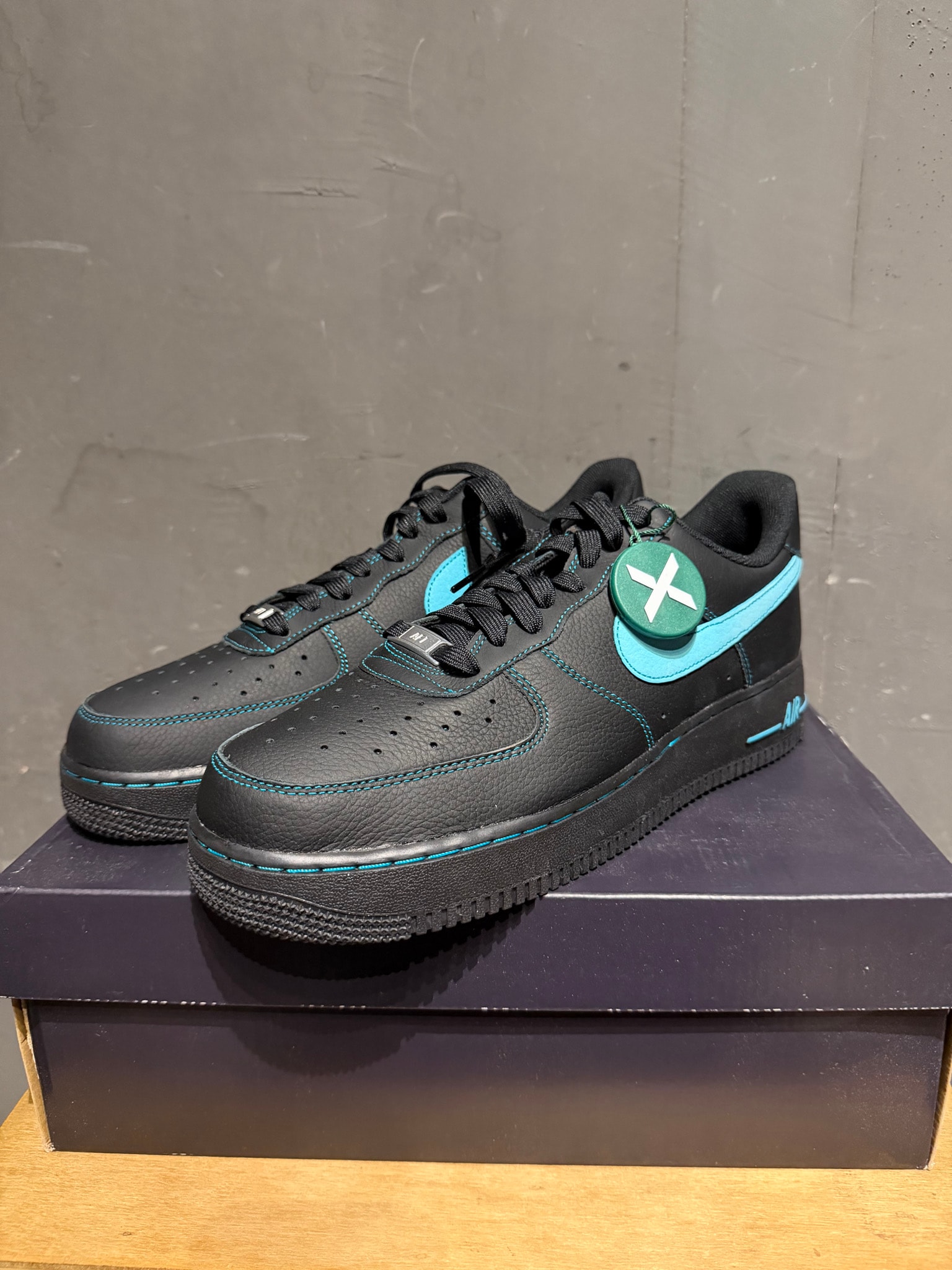 Nike Air Force 1 Low "Black Tiffany"