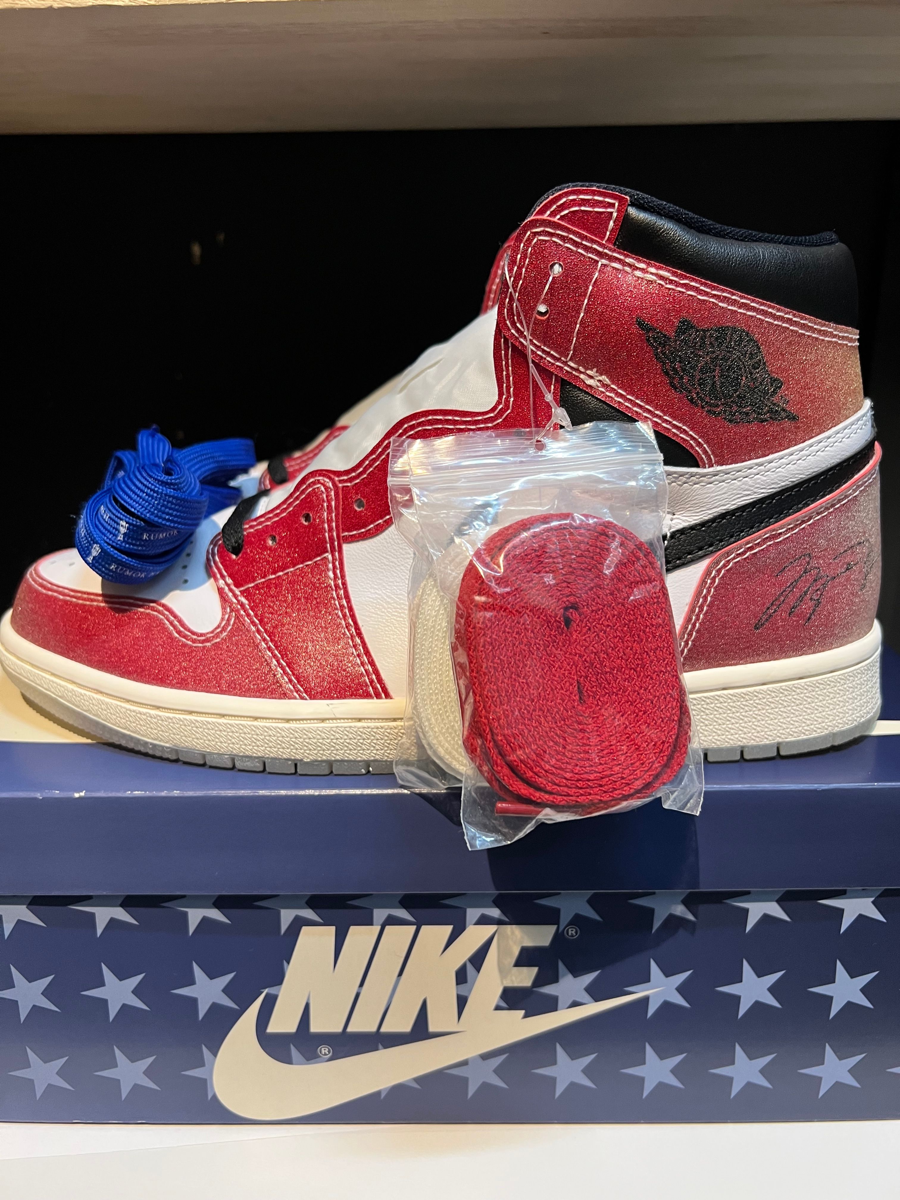 Trophy Room × Nike Air Jordan 1 Retro High "Chicago" (Friends and Family) (Blue Laces)
