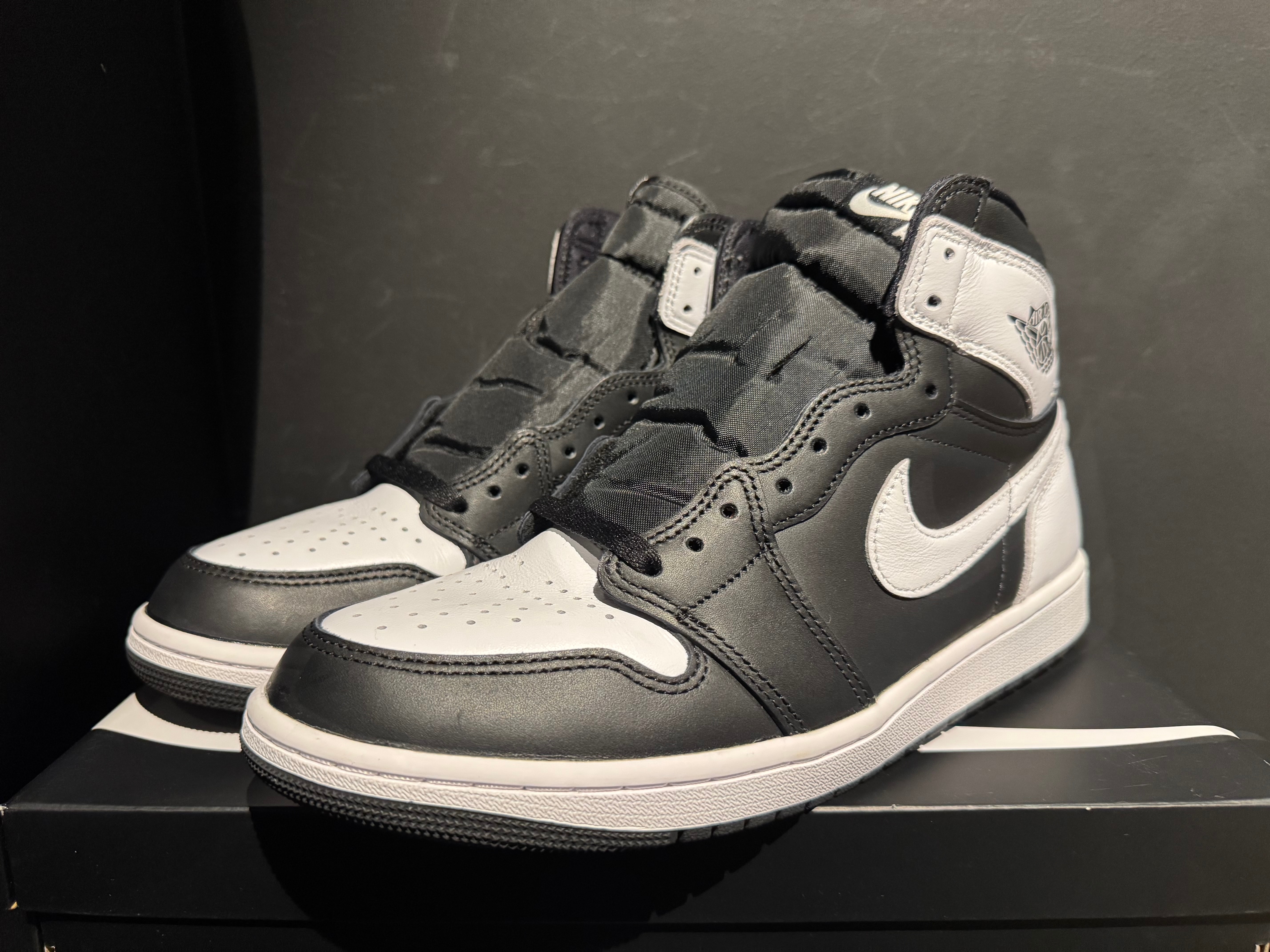 Nike Air Jordan 1 Retro High OG "Black/White"