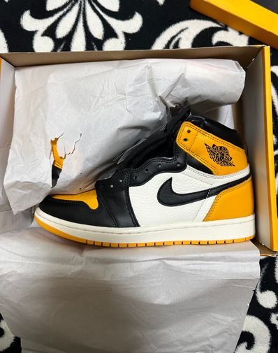 Nike Air Jordan 1 Retro High OG "Taxi"