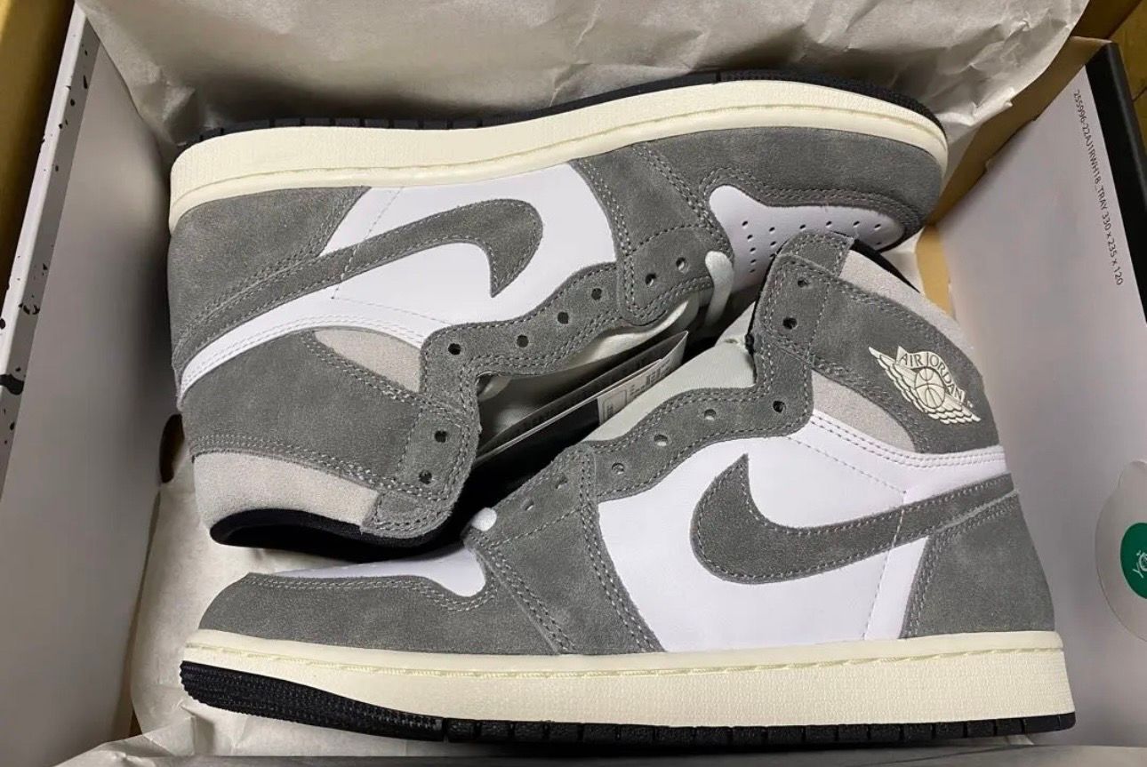 Nike Air Jordan 1 Retro High OG "Black and Smoke Grey"