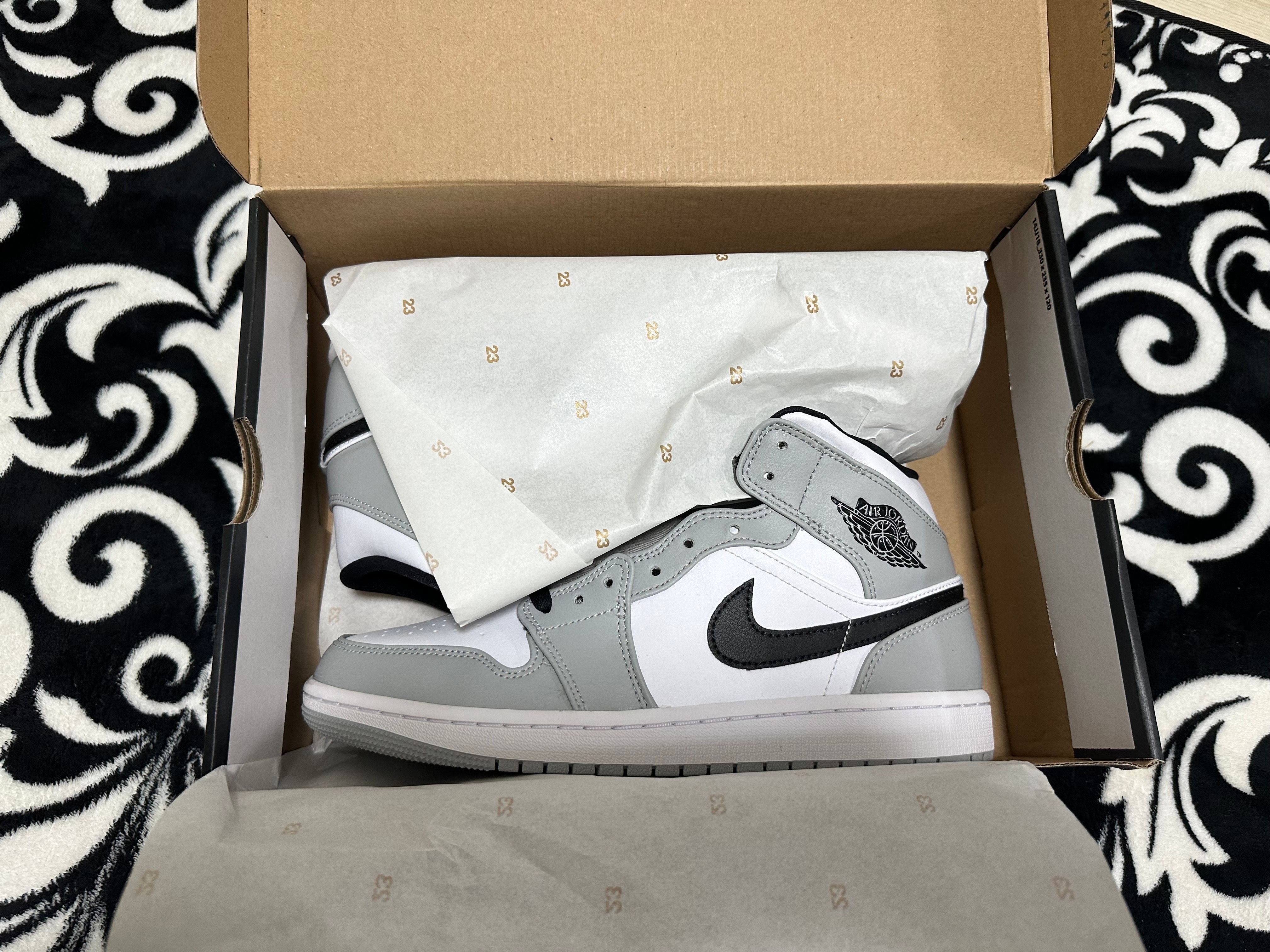 Nike Air Jordan 1 Mid "Light Smoke Grey/White/Black"