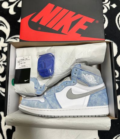 Nike Air Jordan 1 High OG "Hyper Royal"